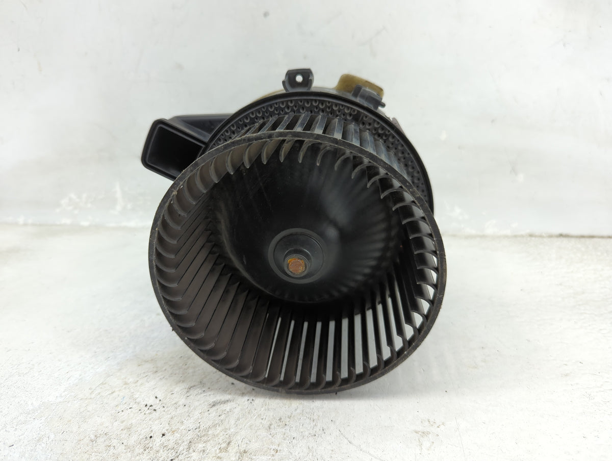 2020 Bmw M8 Heater AC Blower Motor P/N:0130309508 F011500123, DK409007 Fits Fits 2016 2017 2018 2019 OEM Used Auto Parts - O