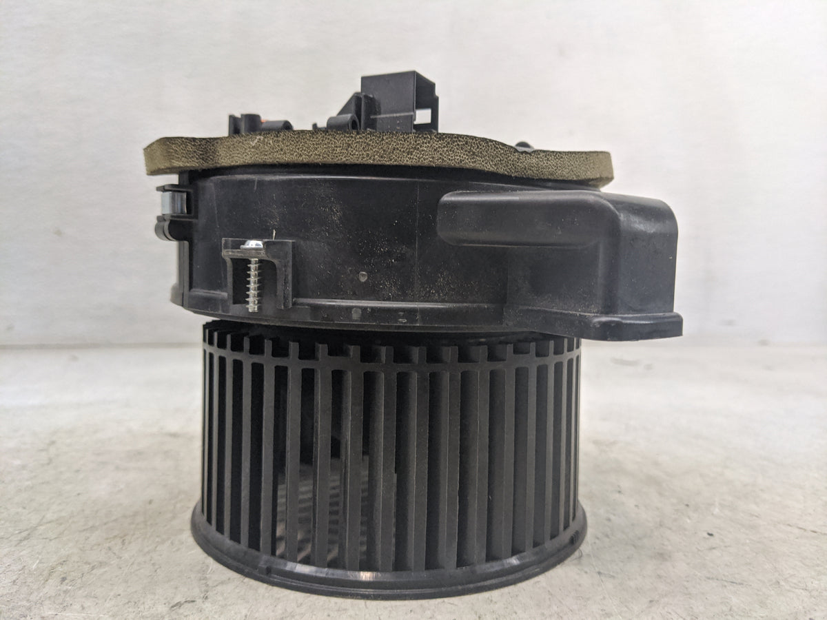 2020 Bmw M8 Heater AC Blower Motor P/N:F011500123 0130309508 Fits OEM Used Auto Parts - Oemusedautoparts1.com