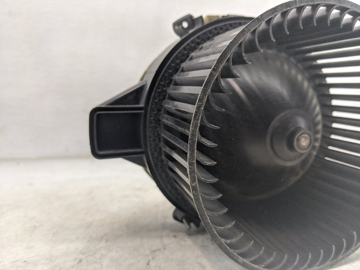 2020 Bmw M8 Heater AC Blower Motor P/N:F011500123 0130309508 Fits OEM Used Auto Parts - Oemusedautoparts1.com