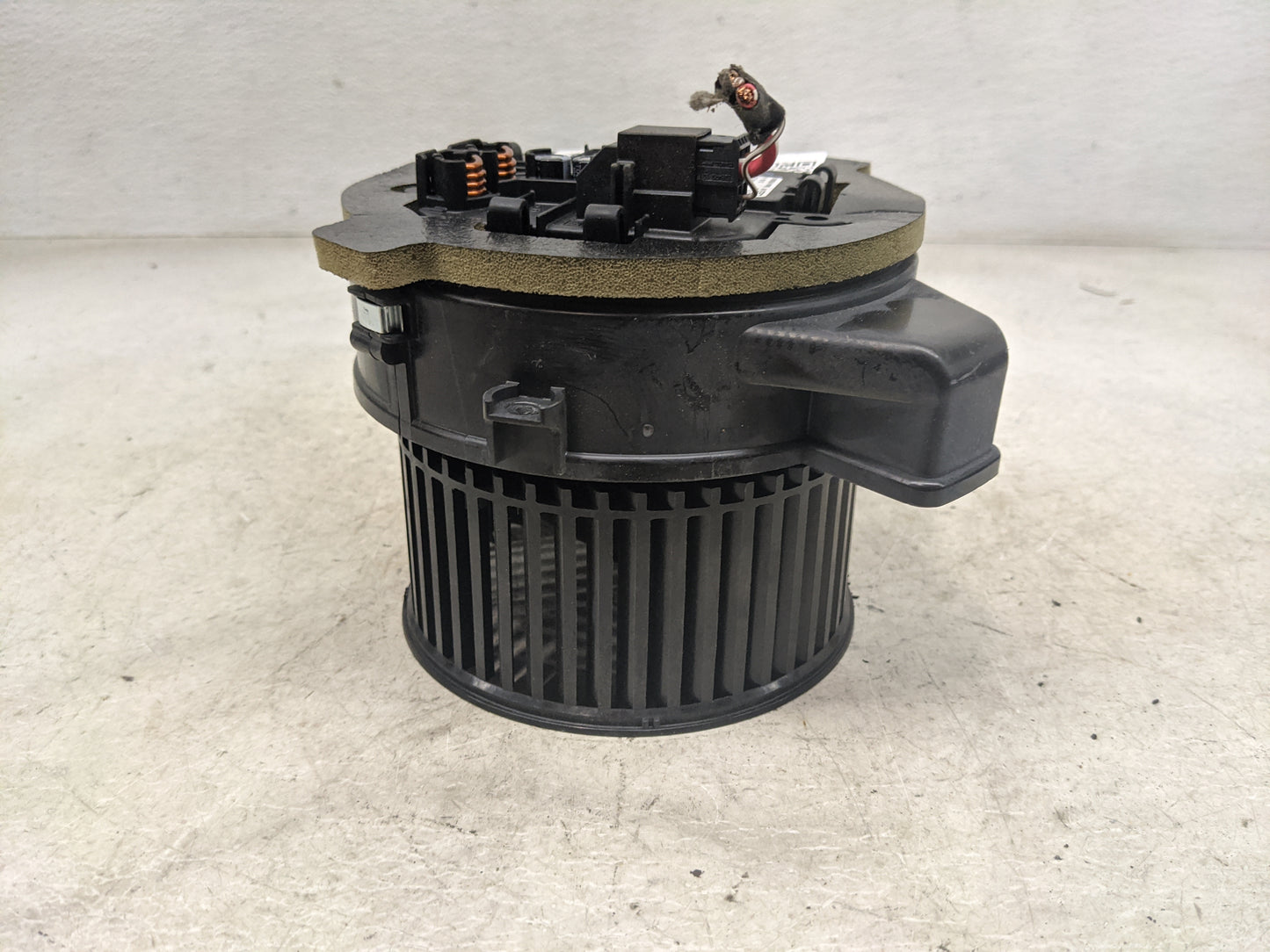 2020 Bmw M8 Heater AC Blower Motor P/N:F011500123 0130309508 Fits OEM Used Auto Parts - Oemusedautoparts1.com