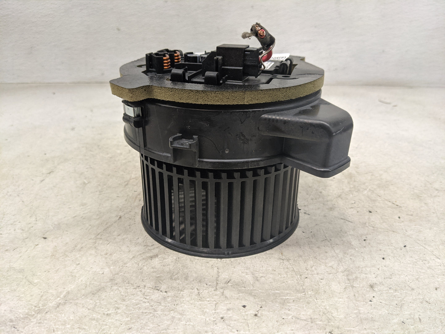 2020 Bmw M8 Heater AC Blower Motor P/N:F011500123 0130309508 Fits OEM Used Auto Parts - Oemusedautoparts1.com