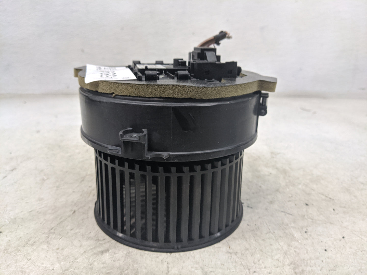 2020 Bmw M8 Heater AC Blower Motor P/N:F011500123 0130309508 Fits OEM Used Auto Parts - Oemusedautoparts1.com