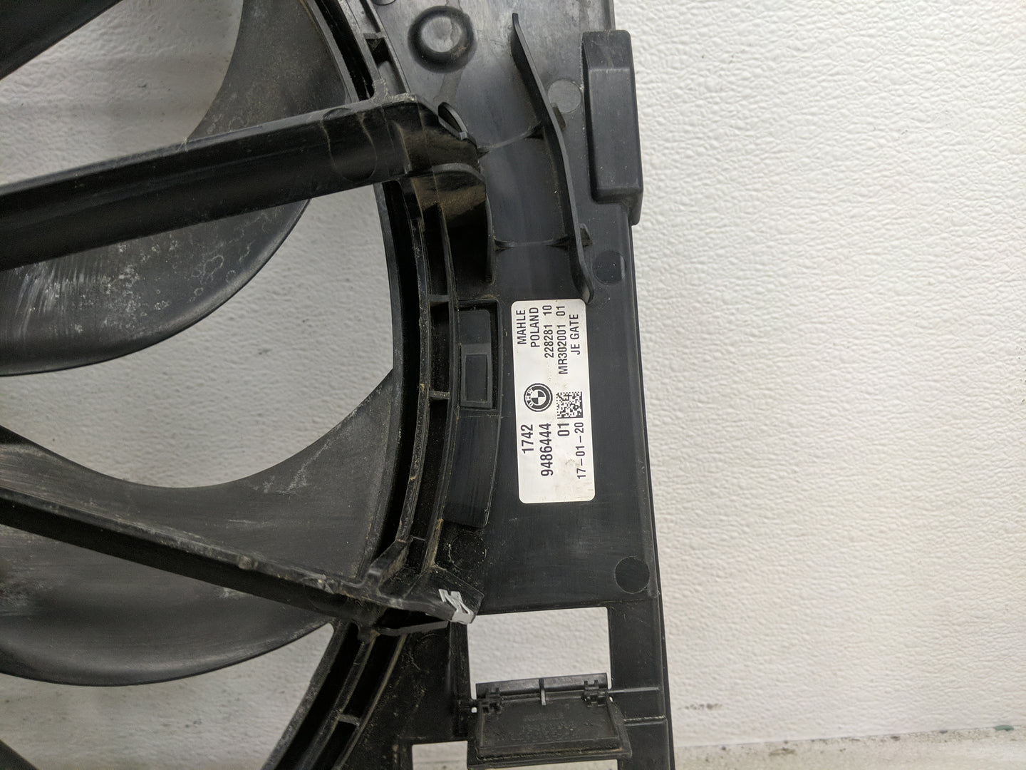 2020 Bmw M8 Electric Radiator Cooling Fan Motor Assembly P/N:9486444 228281 10, MR302001 01 Fits OEM Used Auto Parts - Oemus