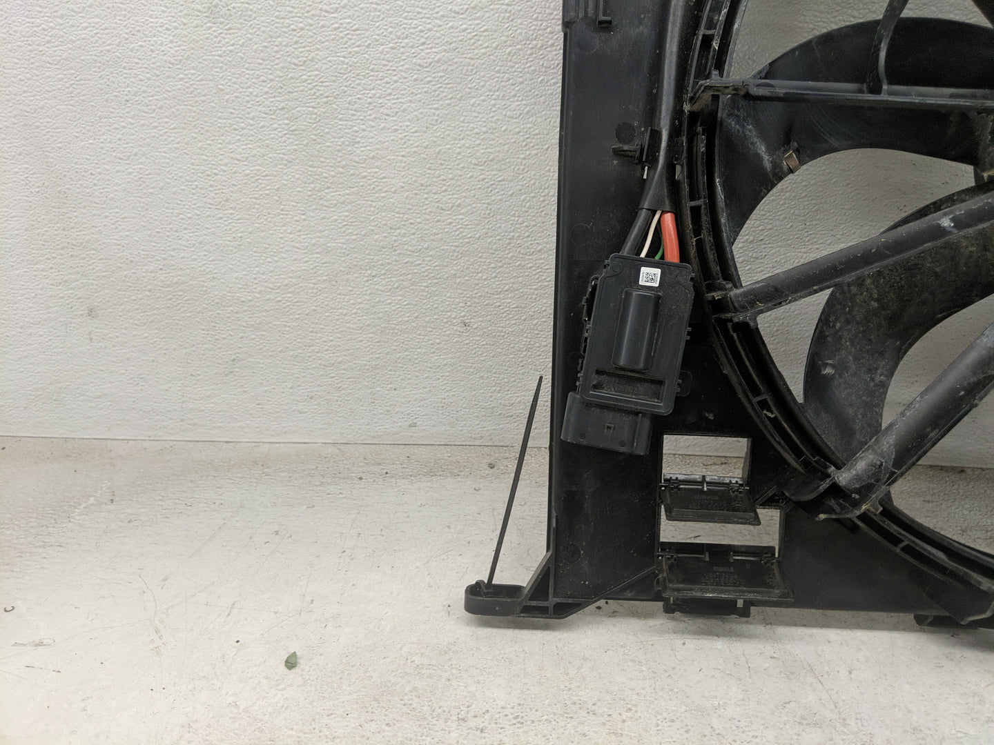 2020 Bmw M8 Electric Radiator Cooling Fan Motor Assembly P/N:9486444 228281 10, MR302001 01 Fits OEM Used Auto Parts - Oemus
