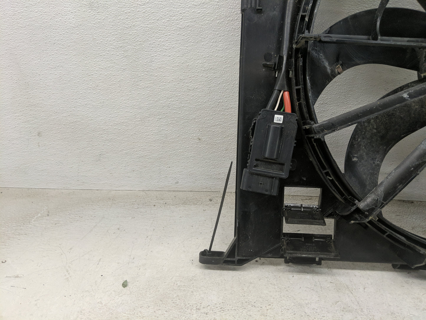 2020 Bmw M8 Electric Radiator Cooling Fan Motor Assembly P/N:9486444 228281 10, MR302001 01 Fits OEM Used Auto Parts - Oemus