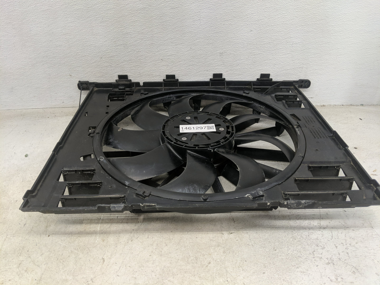 2020 Bmw M8 Electric Radiator Cooling Fan Motor Assembly P/N:9486444 228281 10, MR302001 01 Fits OEM Used Auto Parts - Oemus