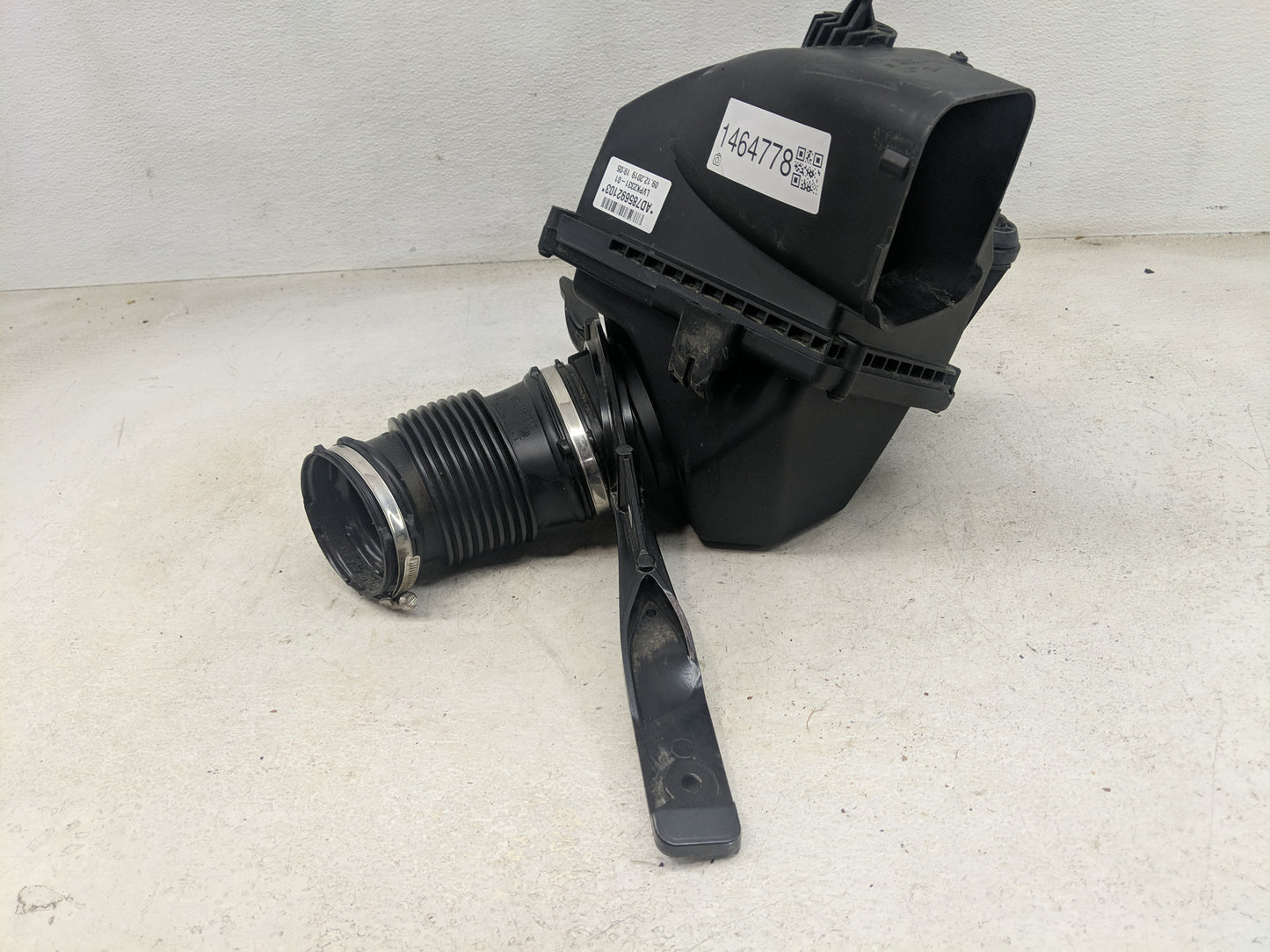 2020-2020 Bmw M8 Air Cleaner Intake-duct Hose Tube 1464778 - Oemusedautoparts1.com