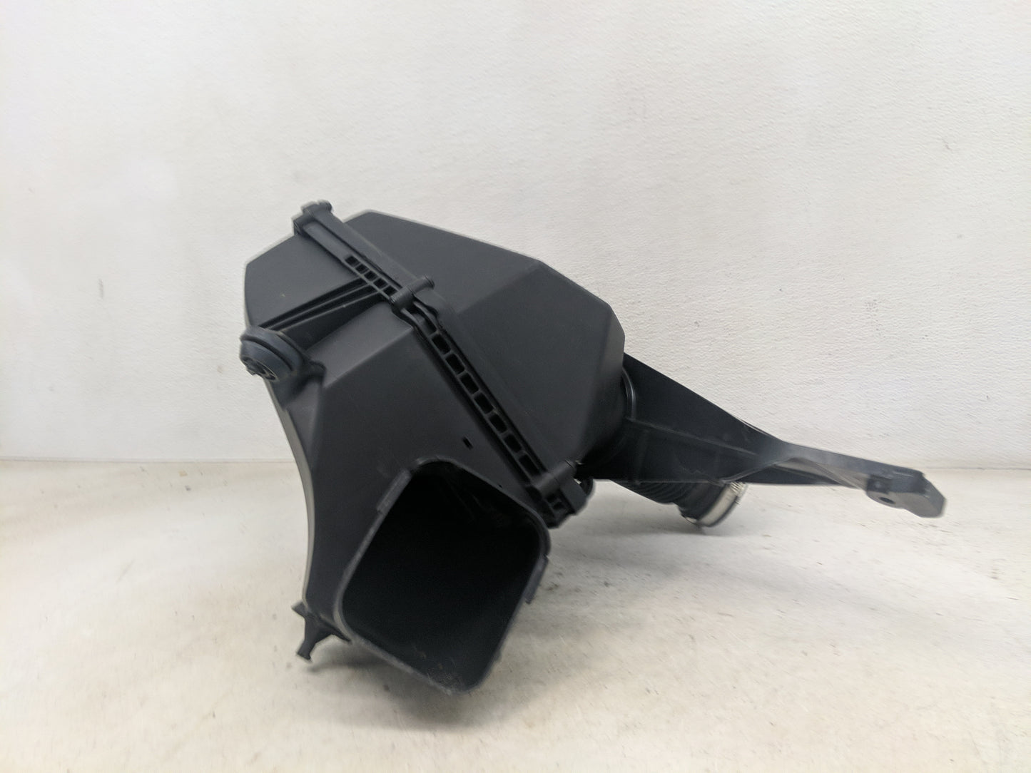 2020-2020 Bmw M8 Air Cleaner Intake-duct Hose Tube 1464778 - Oemusedautoparts1.com