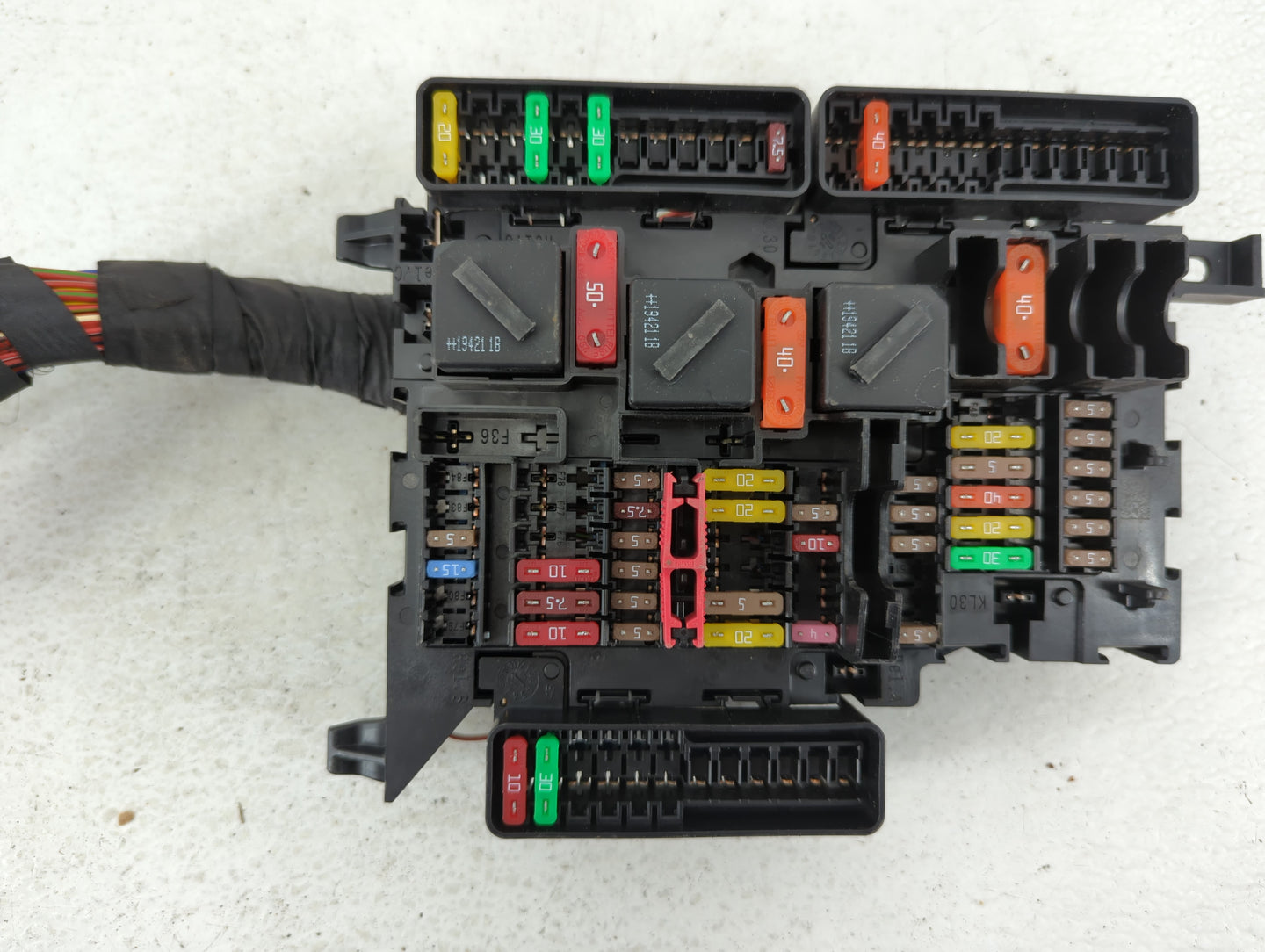 2018-2020 Bmw X2 Fusebox Fuse Box Panel Relay Module P/N:ROTA910516 9270355-01 Fits Fits 2018 2019 2020 OEM Used Auto Parts 