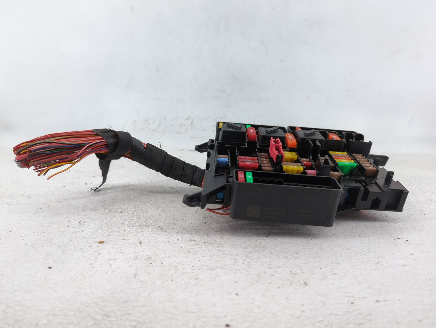2018-2020 Bmw X2 Fusebox Fuse Box Panel Relay Module P/N:ROTA910516 9270355-01 Fits Fits 2018 2019 2020 OEM Used Auto Parts 