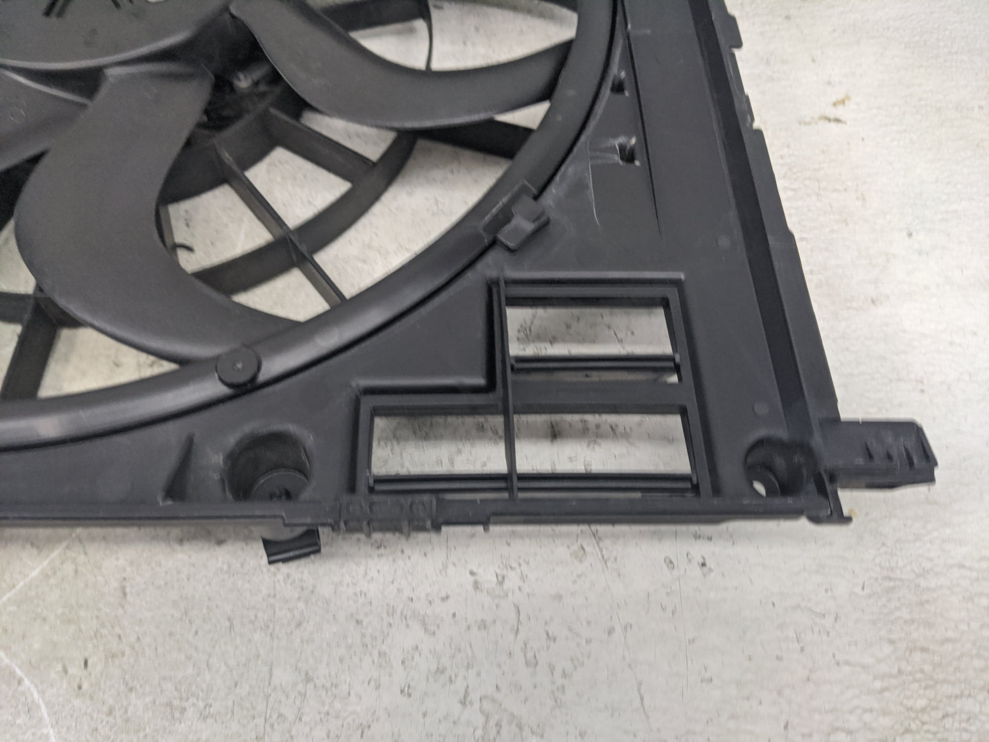 2020-2022 Bmw X3 Electric Radiator Cooling Fan Motor Assembly Fits Fits 2020 2021 2022 OEM Used Auto Parts - Oemusedautopart