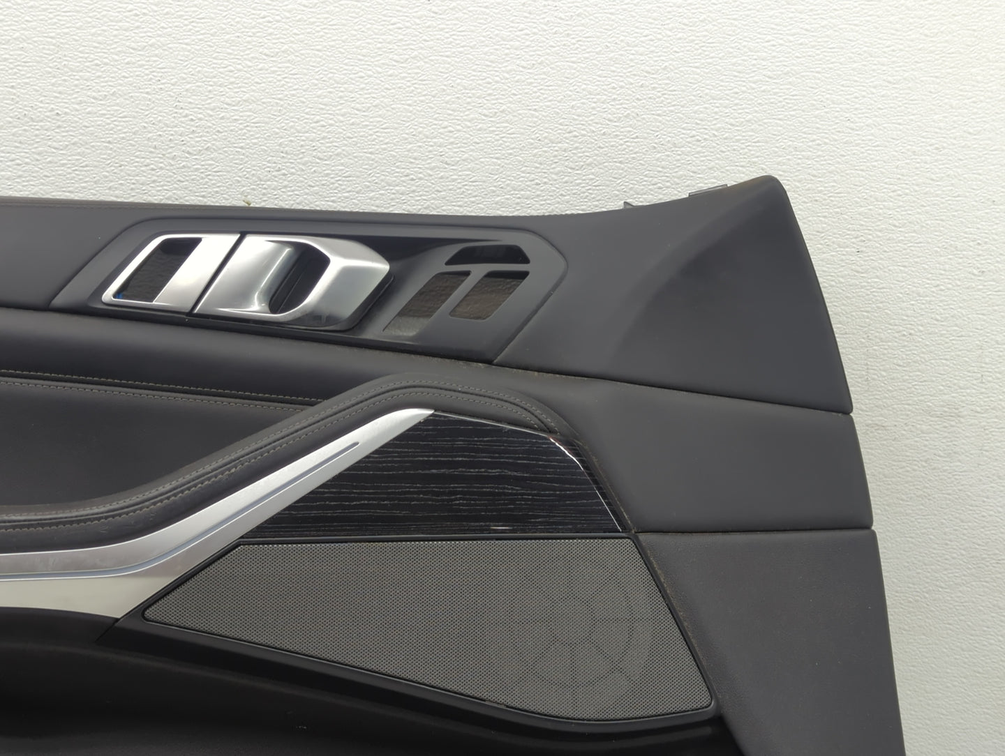 2020 Bmw X7 Front Left Driver Interior Door Panel Trim - Oemusedautoparts1.com