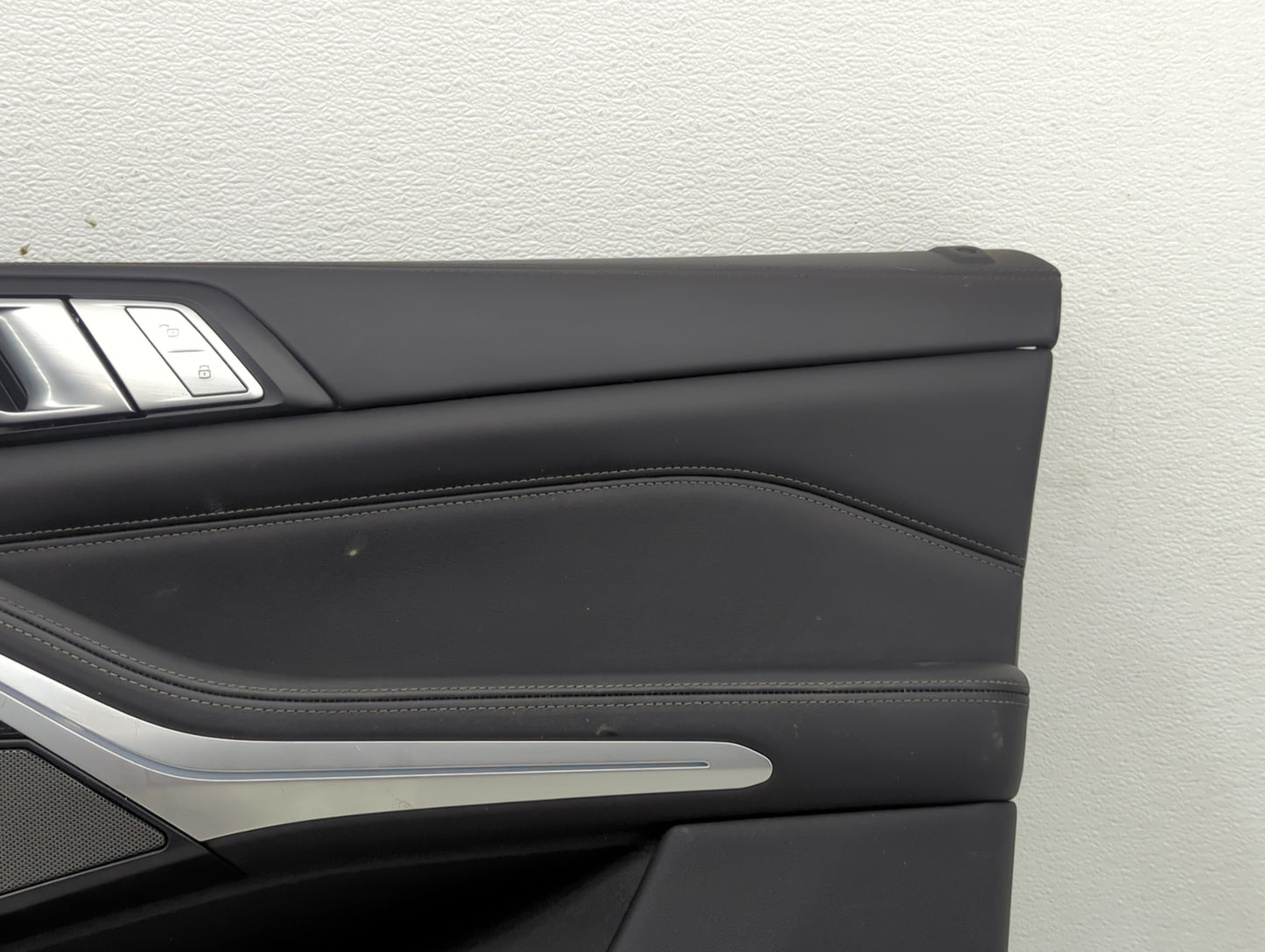 2020 Bmw X7 Front Right Passenger Interior Door Panel Trim - Oemusedautoparts1.com