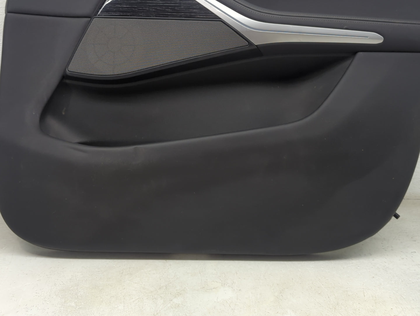 2020 Bmw X7 Front Right Passenger Interior Door Panel Trim - Oemusedautoparts1.com