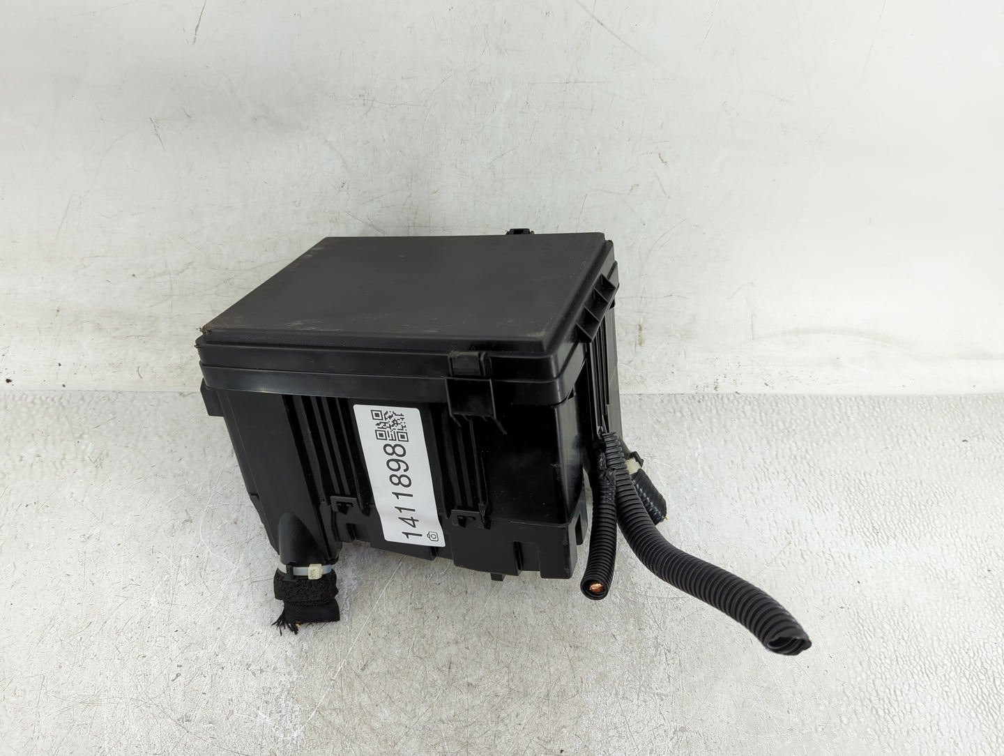 2019-2020 Buick Enclave Fusebox Fuse Box Panel Relay Module Fits Fits 2019 2020 2021 2022 OEM Used Auto Parts - Oemusedautop