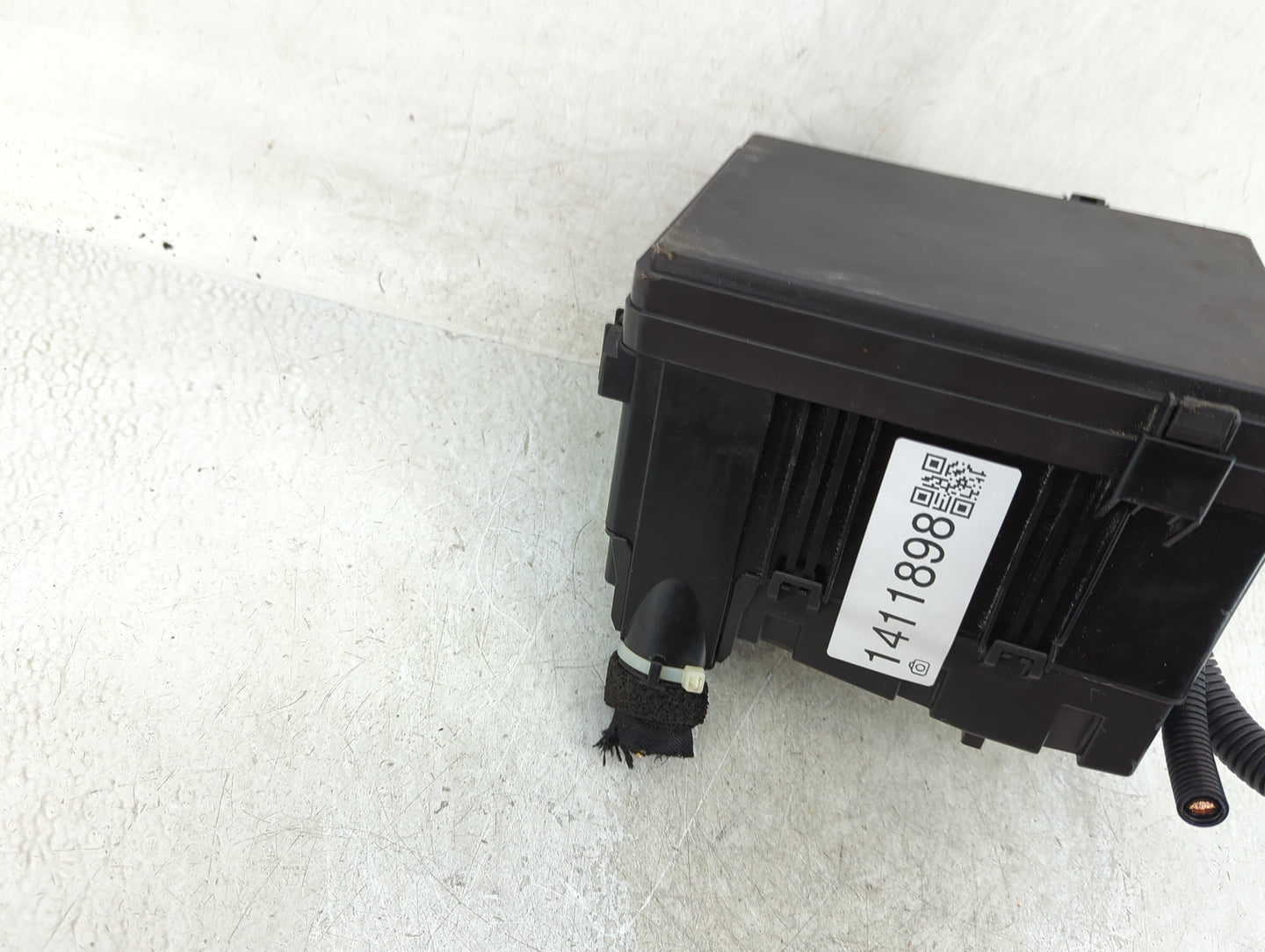 2019-2020 Buick Enclave Fusebox Fuse Box Panel Relay Module Fits Fits 2019 2020 2021 2022 OEM Used Auto Parts - Oemusedautop