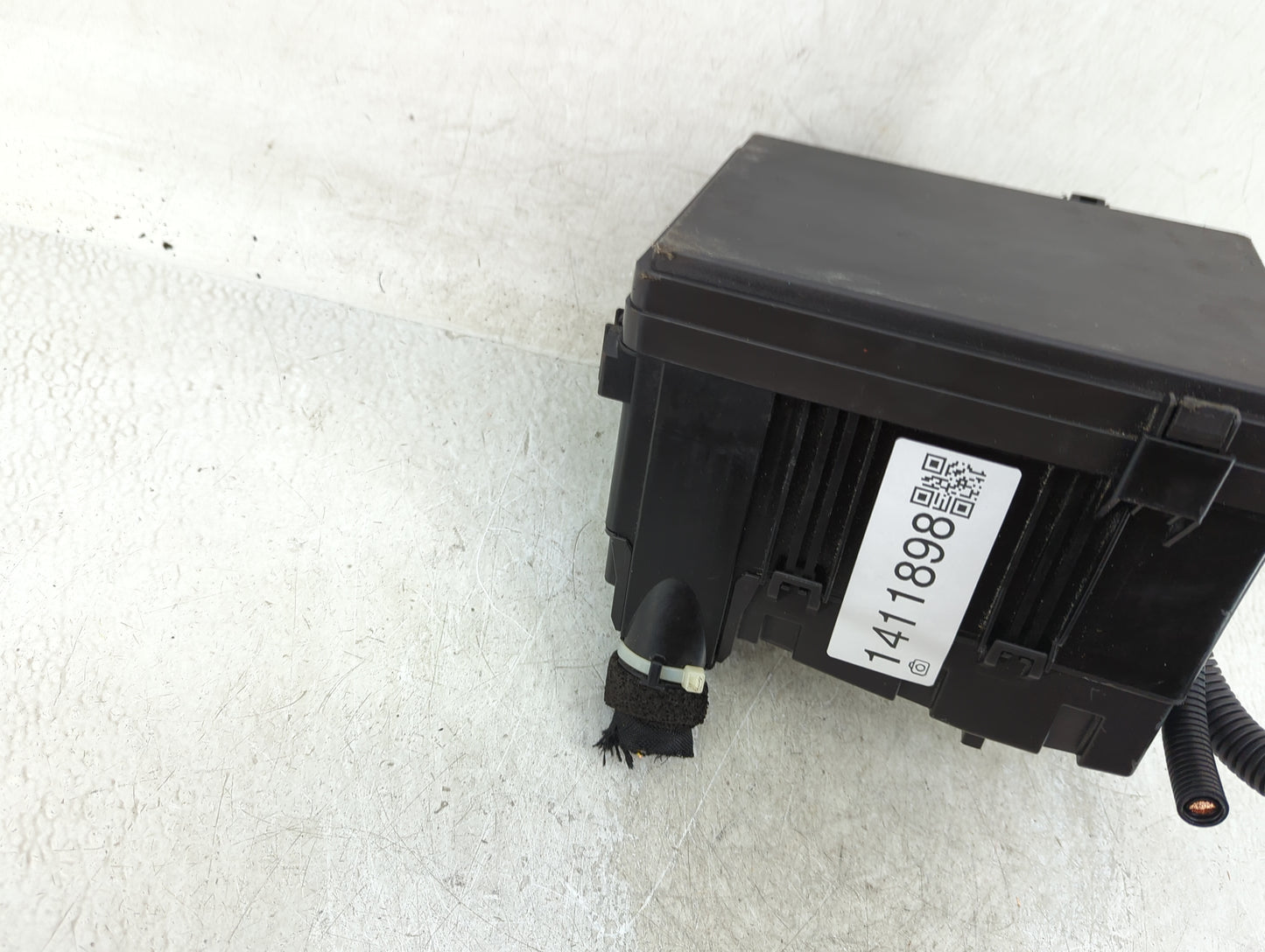 2019-2020 Buick Enclave Fusebox Fuse Box Panel Relay Module Fits Fits 2019 2020 2021 2022 OEM Used Auto Parts - Oemusedautop