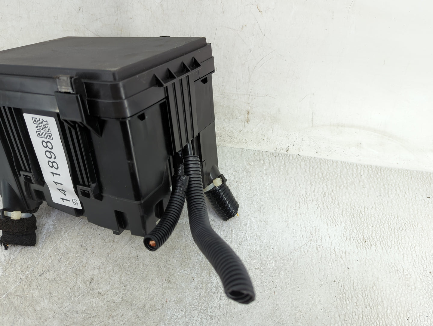 2019-2020 Buick Enclave Fusebox Fuse Box Panel Relay Module Fits Fits 2019 2020 2021 2022 OEM Used Auto Parts - Oemusedautop