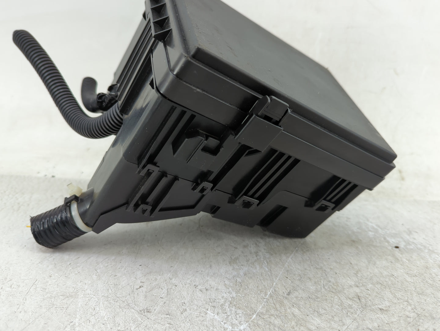 2019-2020 Buick Enclave Fusebox Fuse Box Panel Relay Module Fits Fits 2019 2020 2021 2022 OEM Used Auto Parts - Oemusedautop