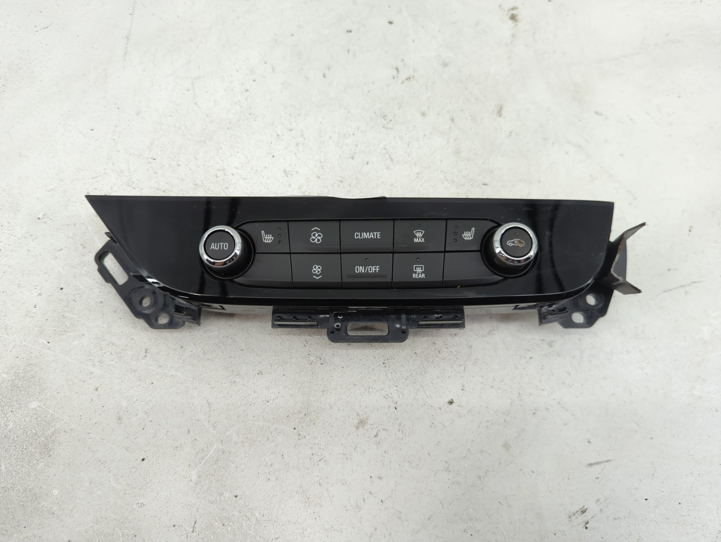 2018-2020 Buick Enclave Climate Control Module Temperature AC/Heater Replacement P/N:811030956 84497455 Fits Fits 2018 2019 