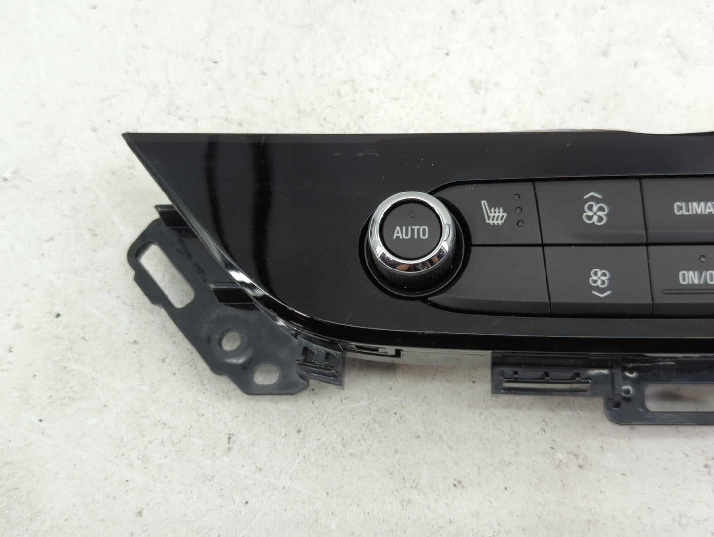 2018-2020 Buick Enclave Climate Control Module Temperature AC/Heater Replacement P/N:811030956 84497455 Fits Fits 2018 2019 