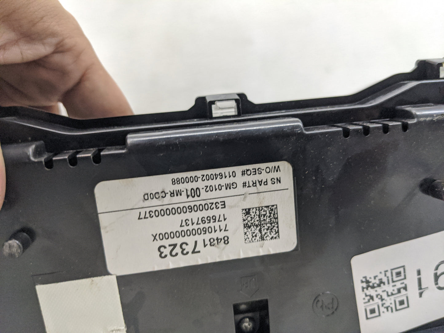2020 Buick Enclave Instrument Cluster Speedometer Gauges P/N:84317323 GM-0102-001-MR-C30D, 176697137 Miles:134K Fits OEM Use