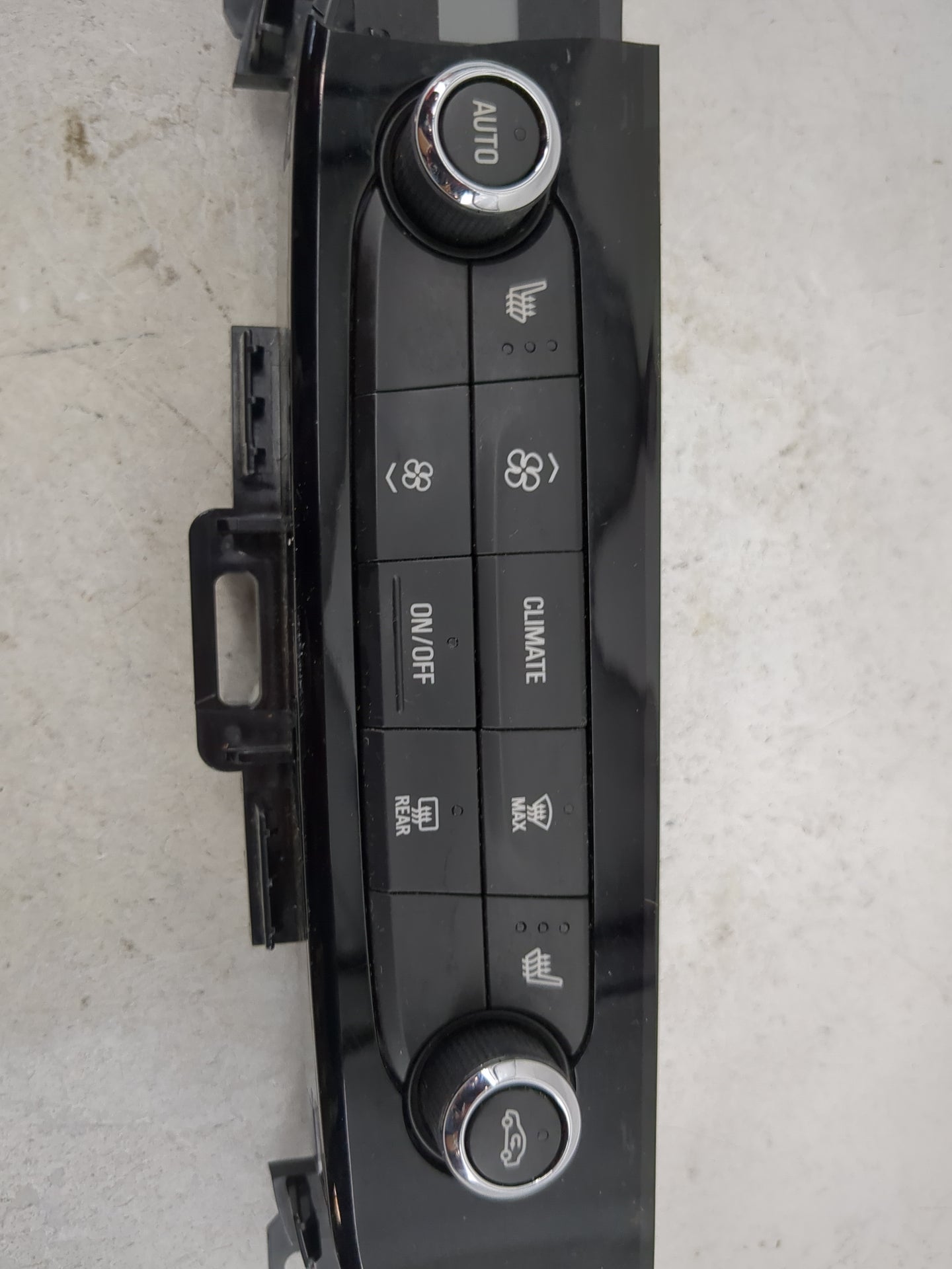 2018-2020 Buick Enclave Climate Control Module Temperature AC/Heater Replacement P/N:84497455 7370200000000X Fits OEM Used A