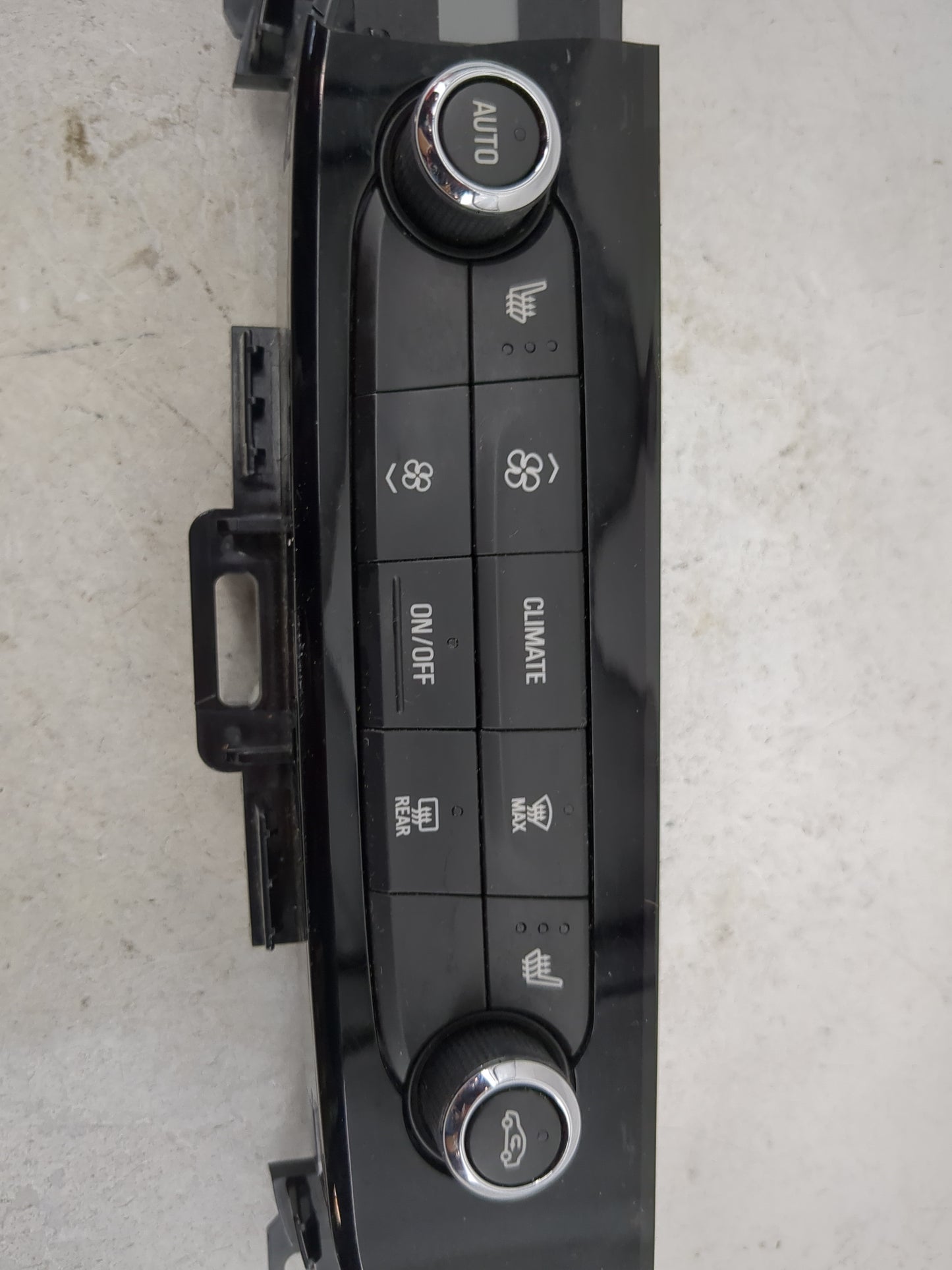 2018-2020 Buick Enclave Climate Control Module Temperature AC/Heater Replacement P/N:84497455 7370200000000X Fits OEM Used A