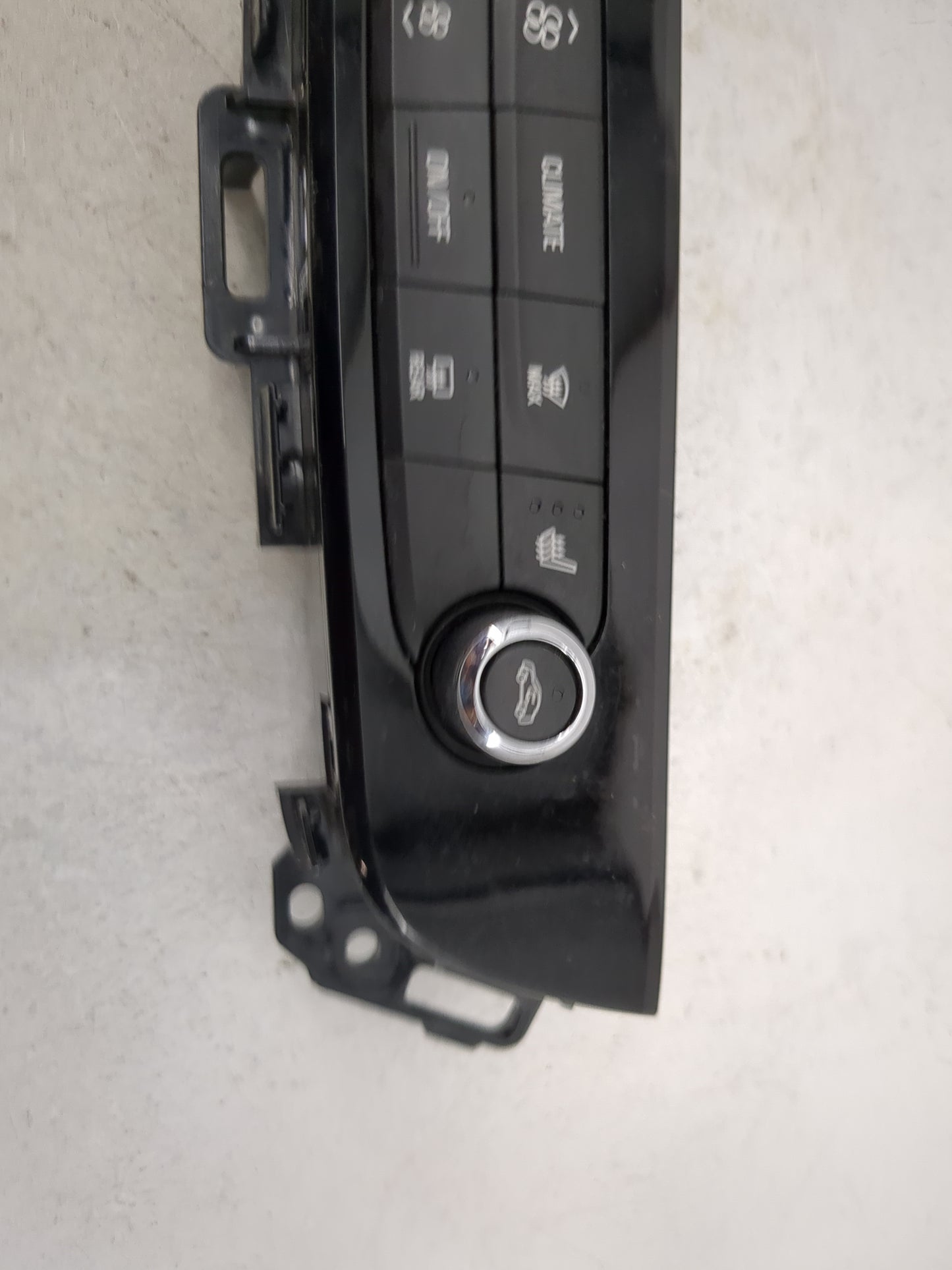 2018-2020 Buick Enclave Climate Control Module Temperature AC/Heater Replacement P/N:84497455 7370200000000X Fits OEM Used A