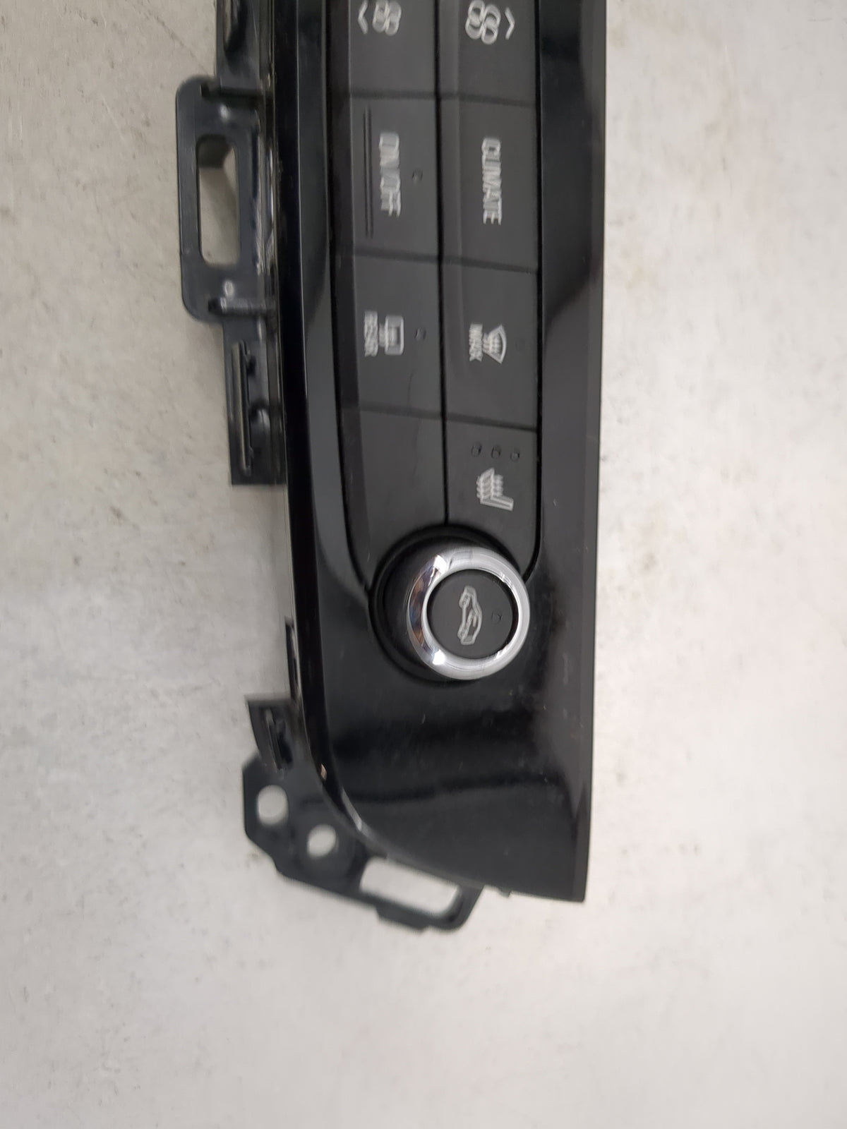 2018-2020 Buick Enclave Climate Control Module Temperature AC/Heater Replacement P/N:84497455 7370200000000X Fits OEM Used A