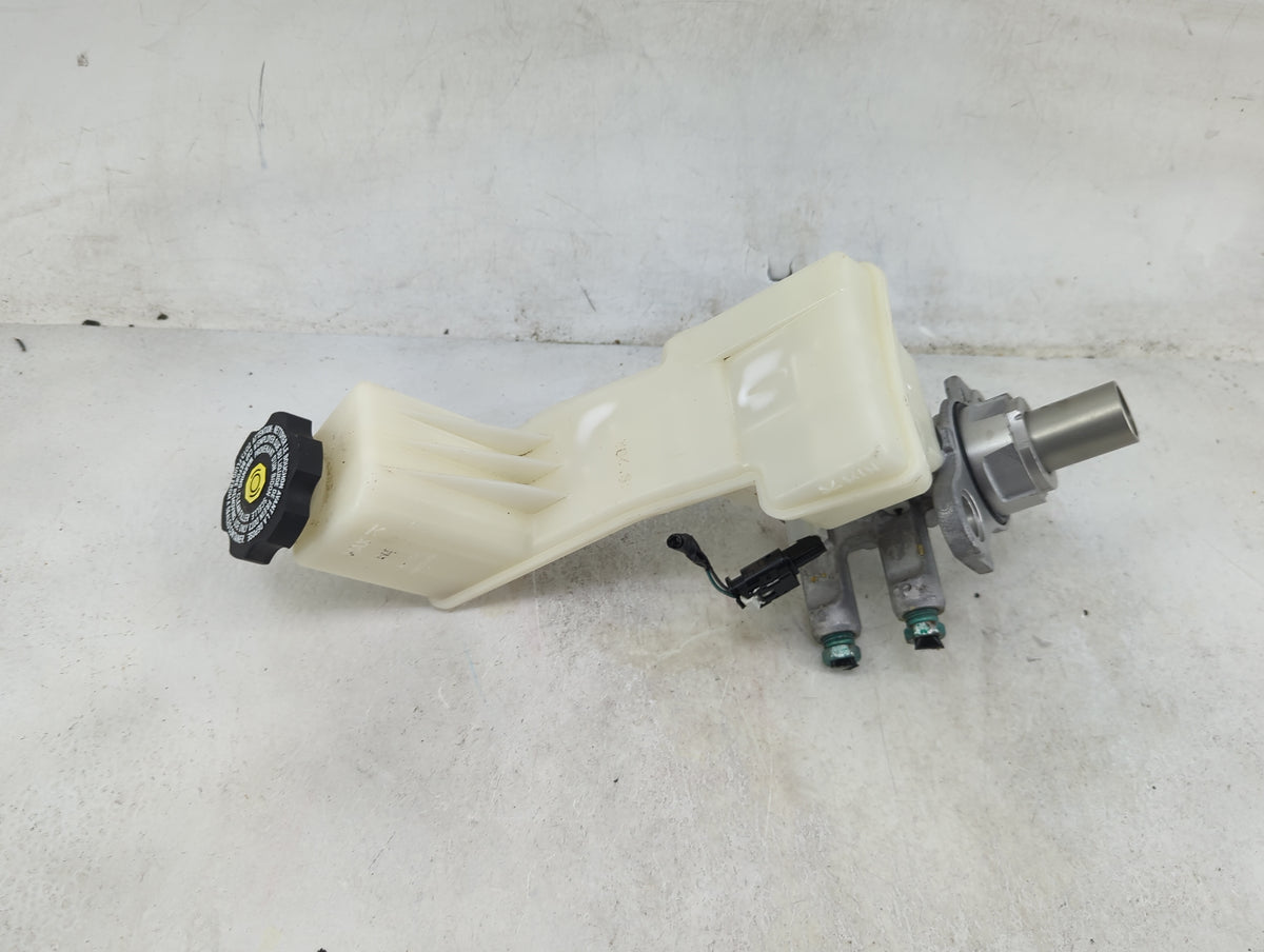 2020-2020 Buick Enclave Brake Master Cylinder 1490342 - Oemusedautoparts1.com
