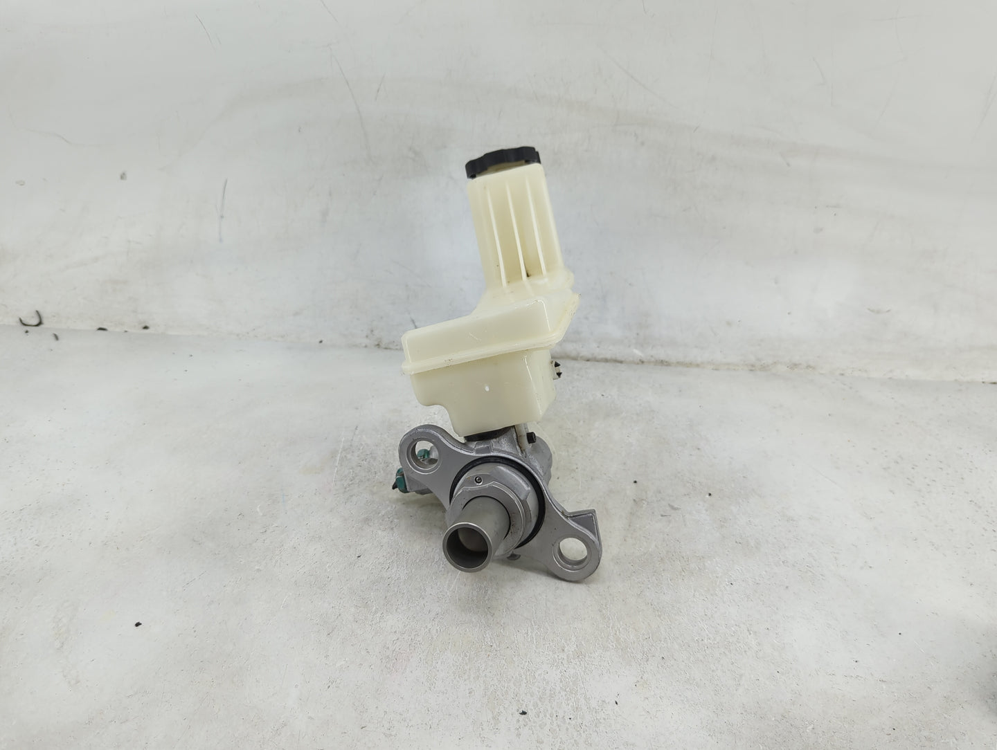 2020-2020 Buick Enclave Brake Master Cylinder - Oemusedautoparts1.com