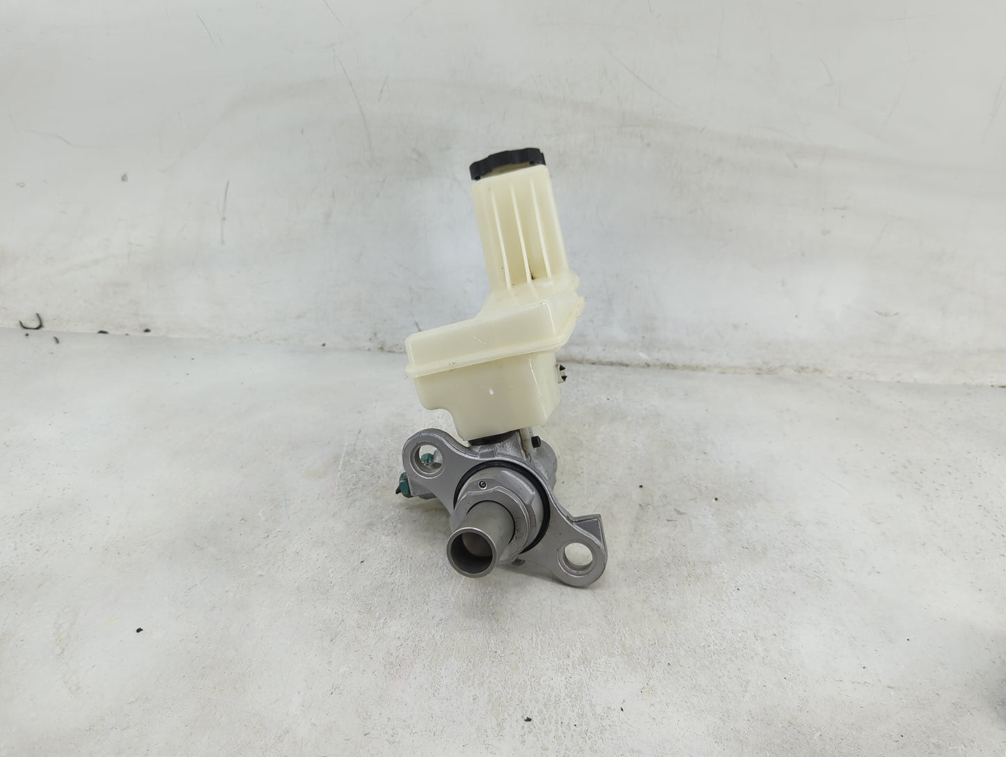 2020-2020 Buick Enclave Brake Master Cylinder - Oemusedautoparts1.com