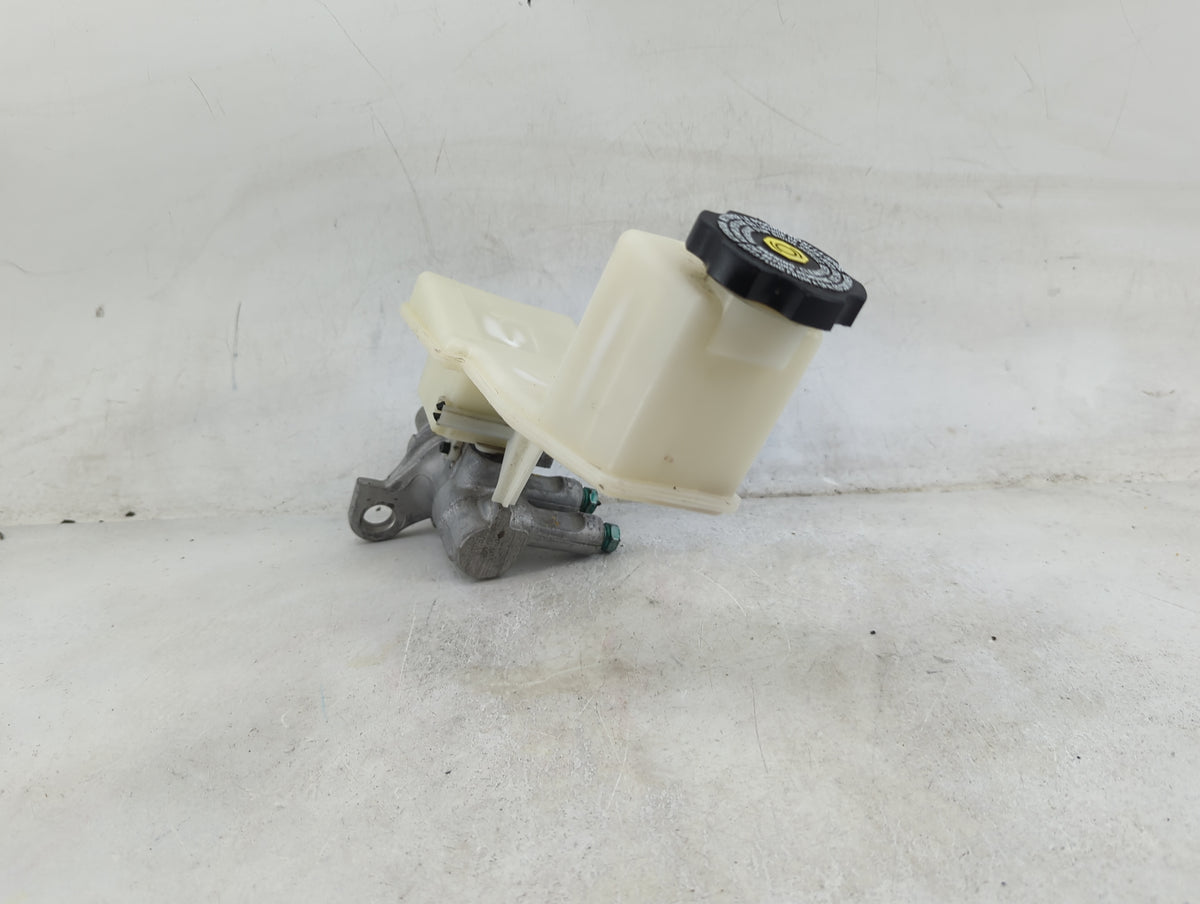 2020-2020 Buick Enclave Brake Master Cylinder 1490342 - Oemusedautoparts1.com