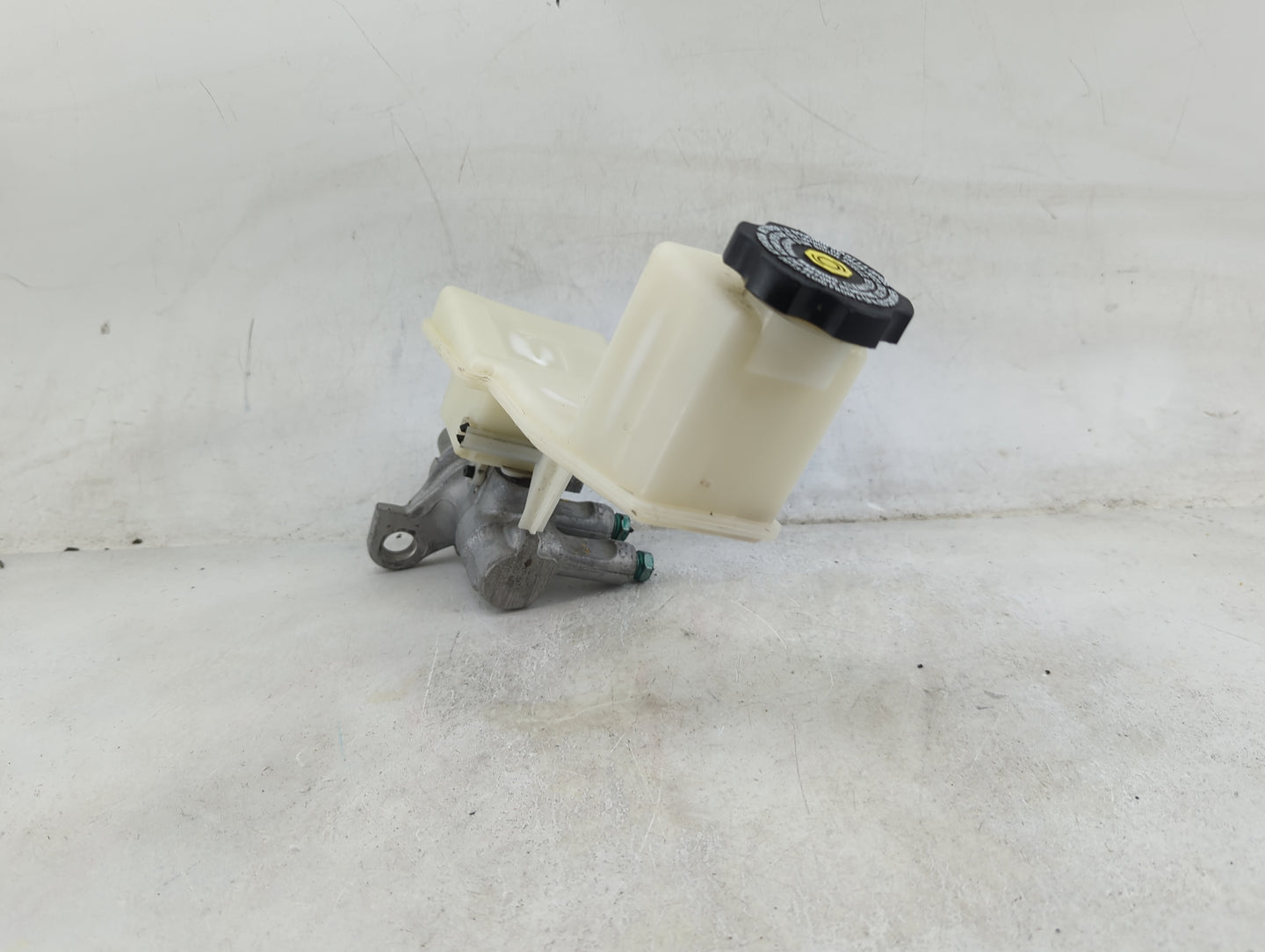 2020-2020 Buick Enclave Brake Master Cylinder - Oemusedautoparts1.com