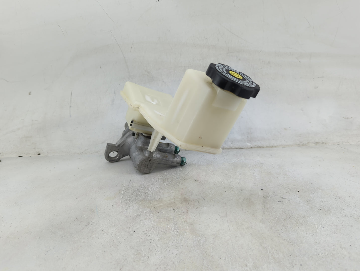 2020-2020 Buick Enclave Brake Master Cylinder - Oemusedautoparts1.com