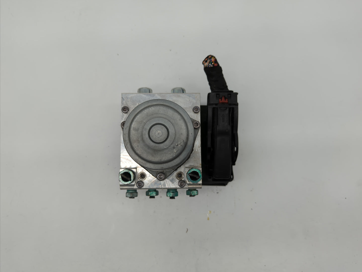 2019-2020 Buick Enclave ABS Pump Control Module Replacement P/N:84728141 84503309 Fits Fits 2019 2020 OEM Used Auto Parts - 