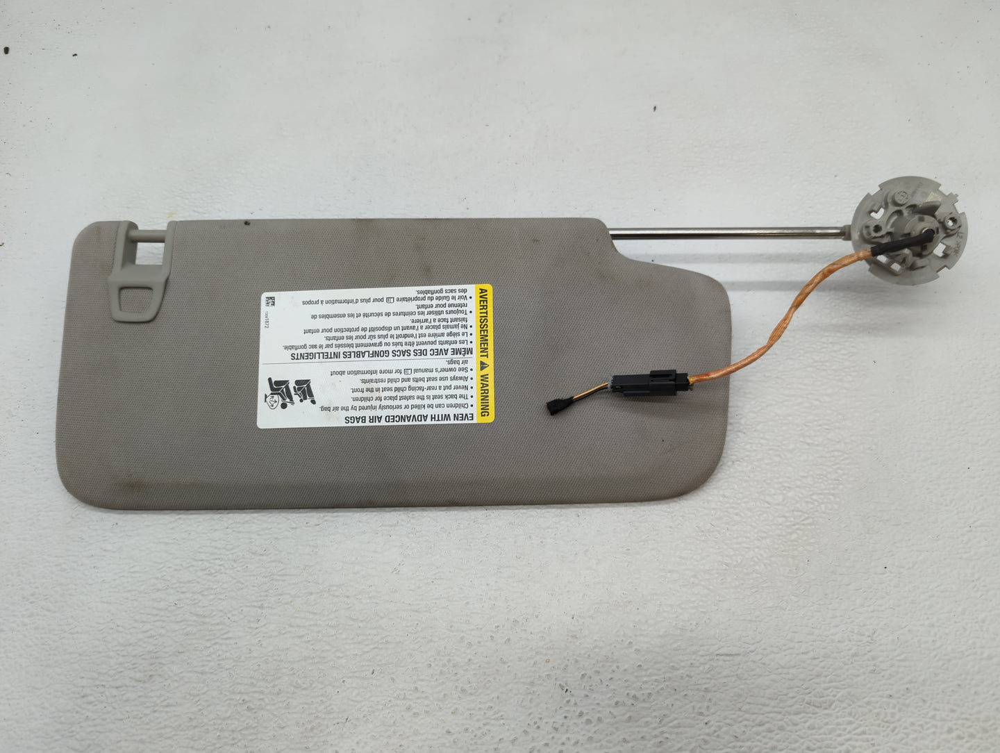 2018-2020 Buick Enclave Sun Visor Shade Replacement Driver Left Mirror Fits Fits 2018 2019 2020 OEM Used Auto Parts - Oemuse