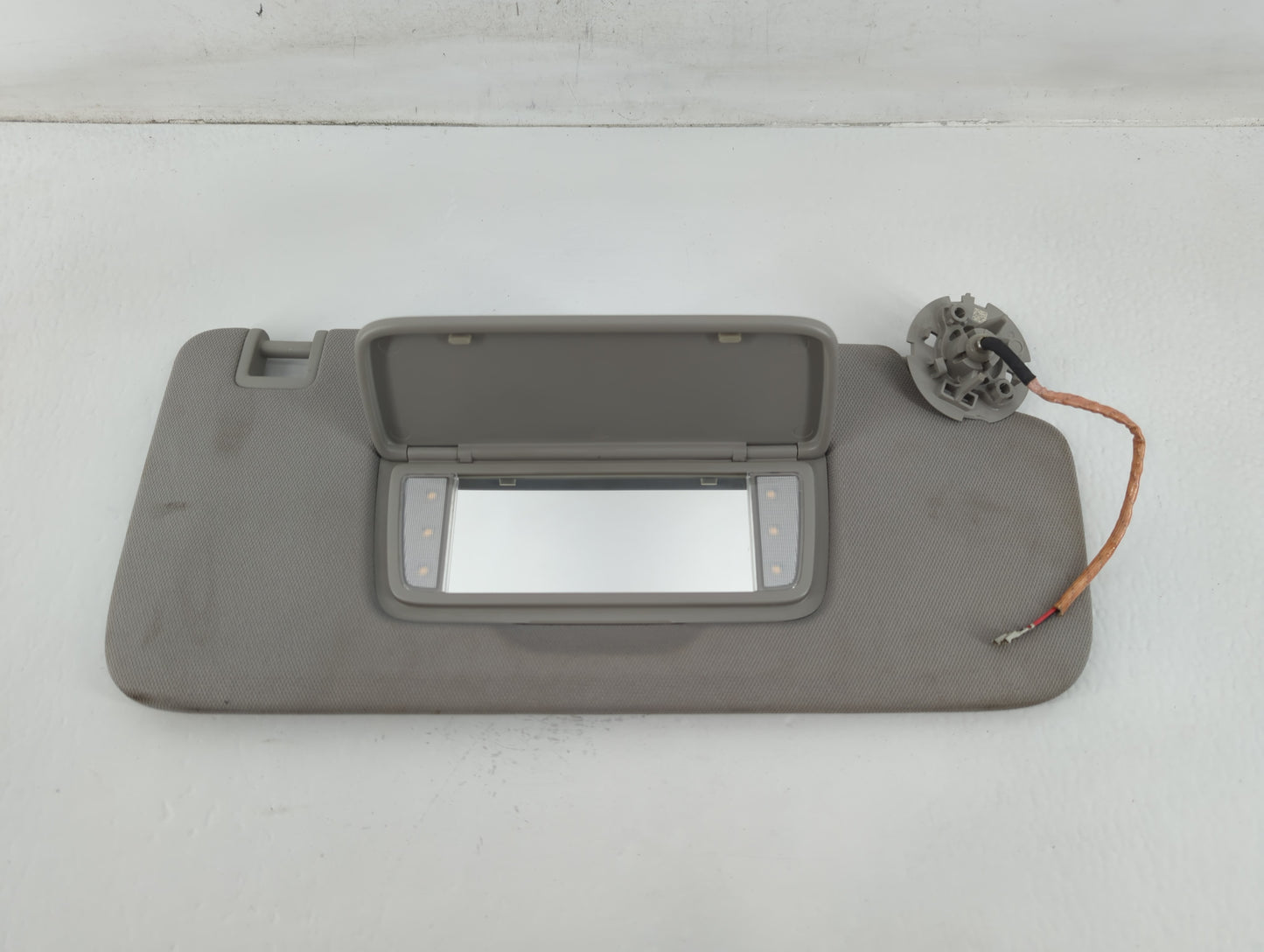 2018-2020 Buick Enclave Sun Visor Shade Replacement Passenger Right Mirror Fits Fits 2018 2019 2020 OEM Used Auto Parts - Oe