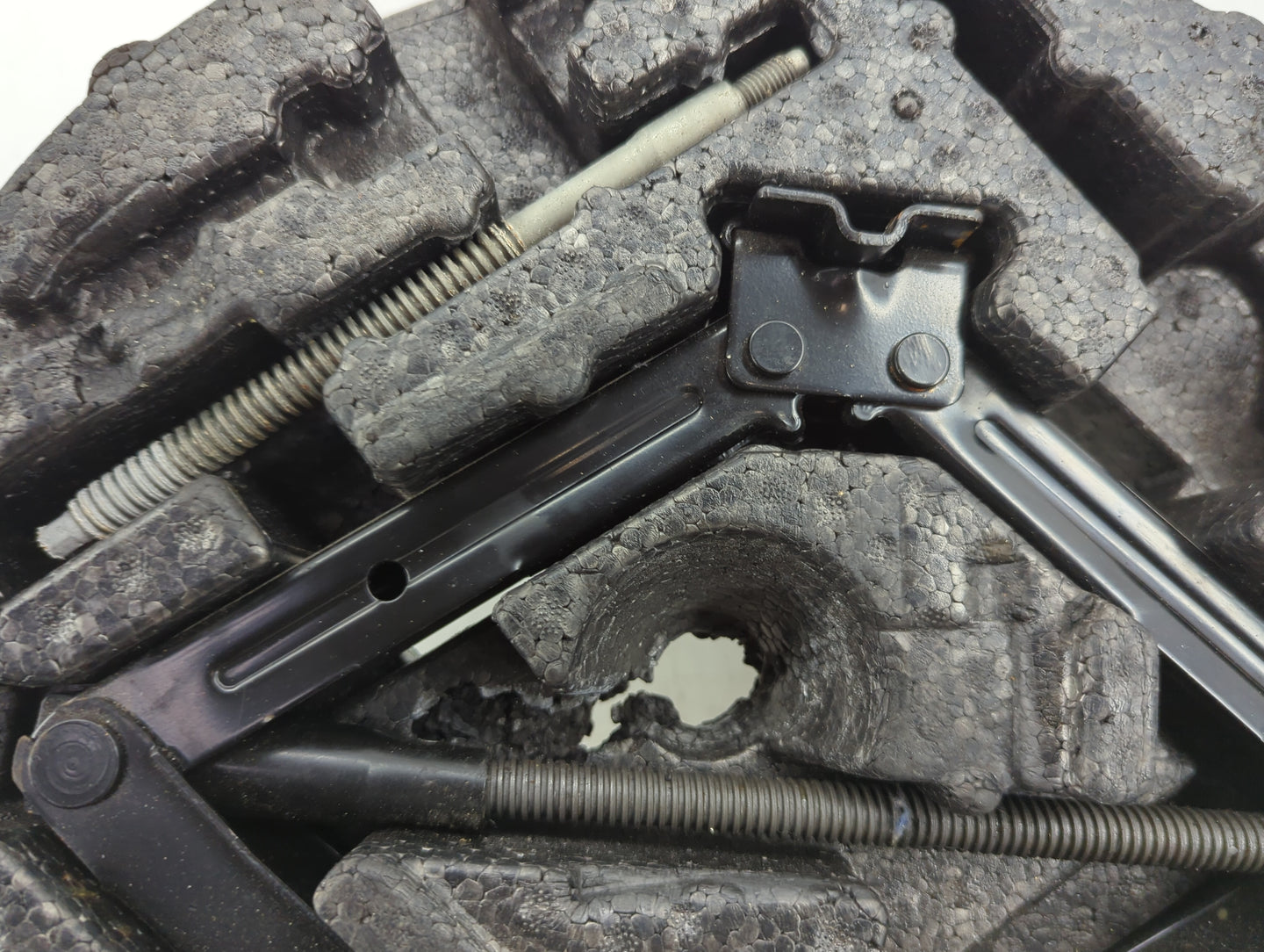 2020 Buick Encore Spare Scissor Car Jack - Oemusedautoparts1.com