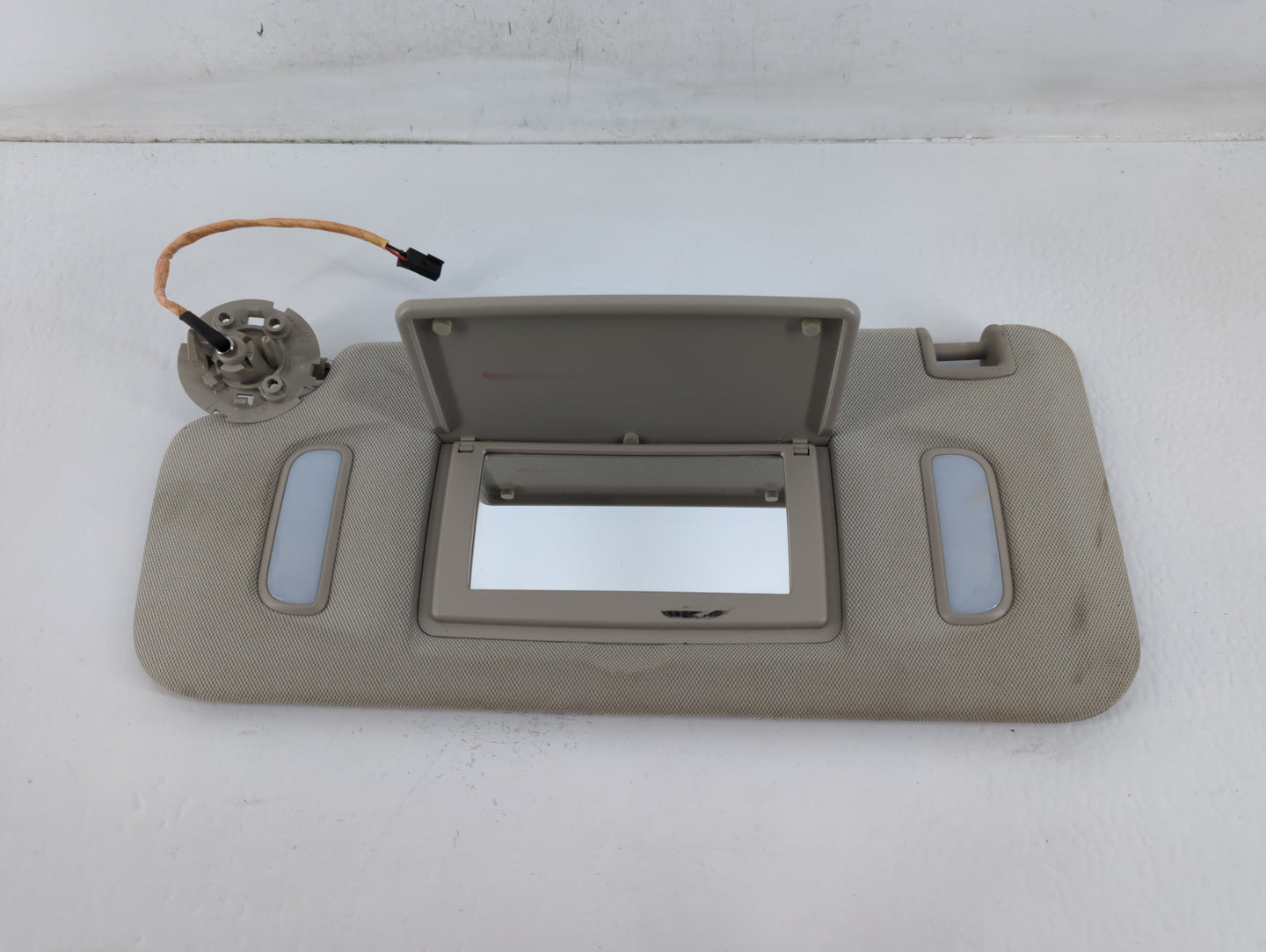 2020 Buick Encore Sun Visor Shade Replacement Driver Left Mirror Fits OEM Used Auto Parts - Oemusedautoparts1.com