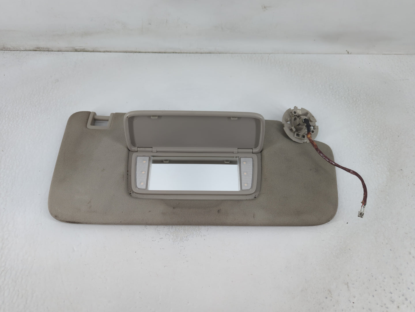 2020-2021 Buick Encore Sun Visor Shade Replacement Passenger Right Mirror Fits Fits 2020 2021 OEM Used Auto Parts - Oemuseda