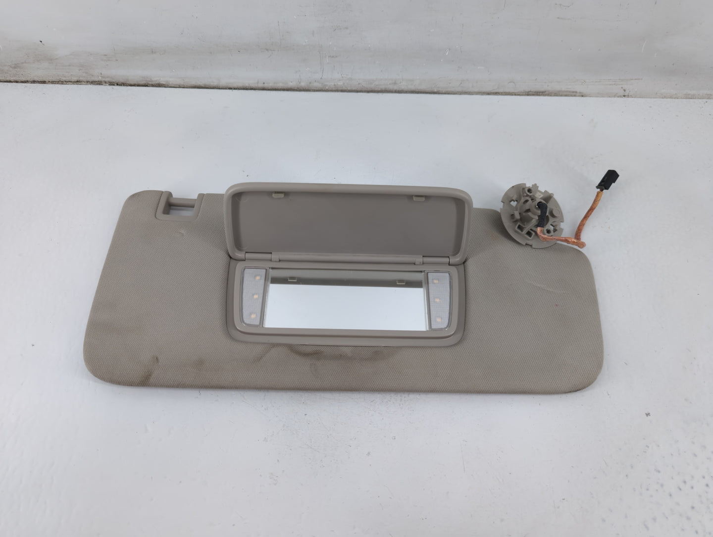 2020-2021 Buick Encore Gx Sun Visor Shade Replacement Passenger Right Mirror Fits Fits 2020 2021 OEM Used Auto Parts - Oemus