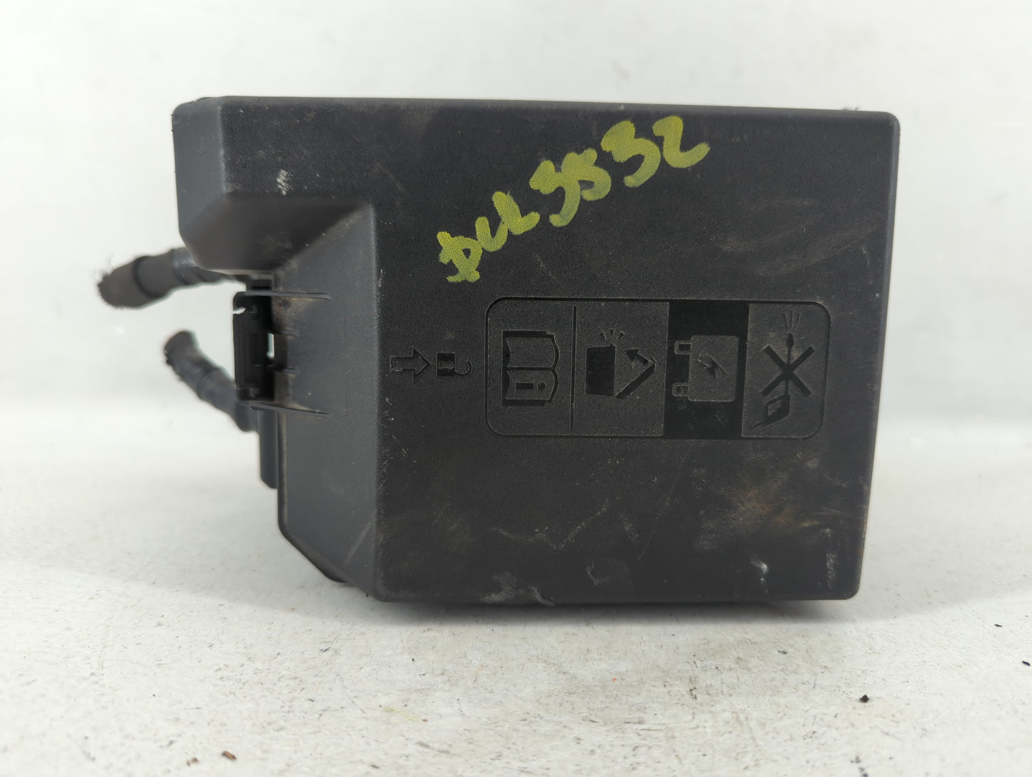 2020-2021 Buick Encore Gx Fusebox Fuse Box Panel Relay Module P/N:42745056 Fits Fits 2020 2021 2022 OEM Used Auto Parts - Oe