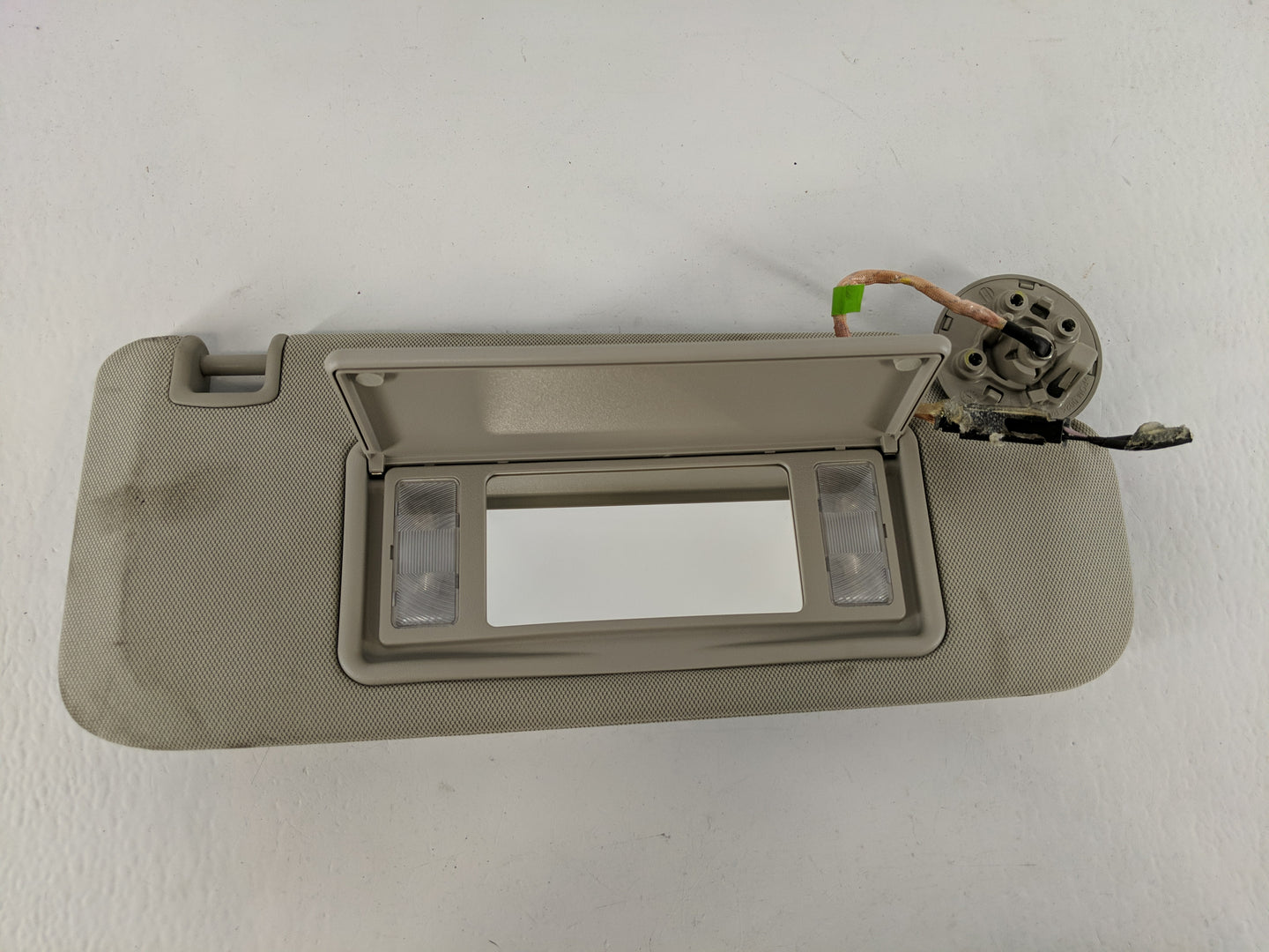 2016-2020 Buick Envision Sun Visor Shade Replacement Passenger Right Mirror Fits Fits 2016 2017 2018 2019 2020 OEM Used Auto