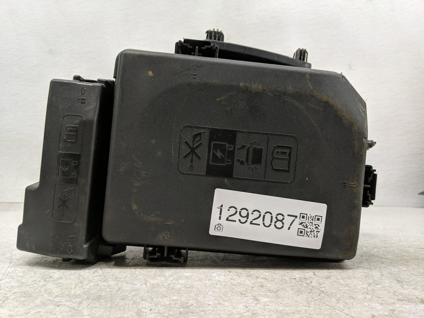 2016-2020 Buick Envision Fusebox Fuse Box Panel Relay Module P/N:84423753 Fits Fits 2016 2017 2018 2019 2020 OEM Used Auto P