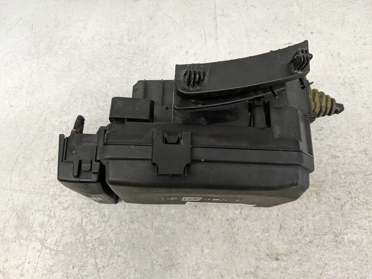 2016-2020 Buick Envision Fusebox Fuse Box Panel Relay Module P/N:84423753 Fits Fits 2016 2017 2018 2019 2020 OEM Used Auto P