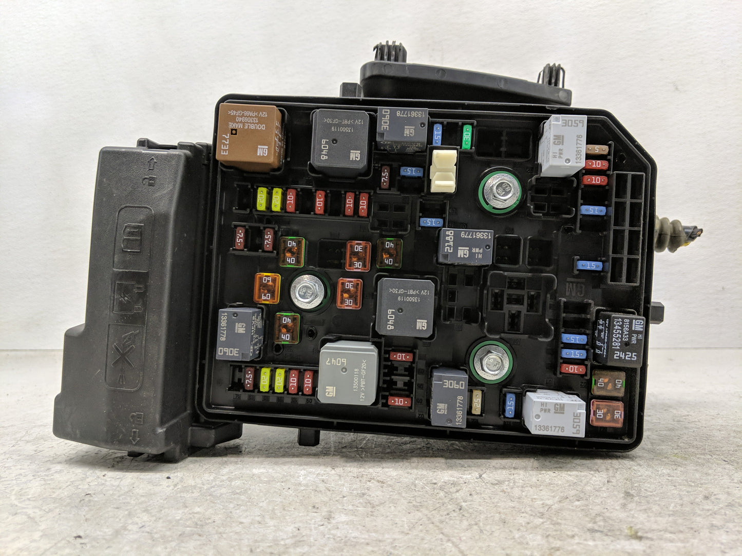 2016-2020 Buick Envision Fusebox Fuse Box Panel Relay Module P/N:84423753 Fits Fits 2016 2017 2018 2019 2020 OEM Used Auto P