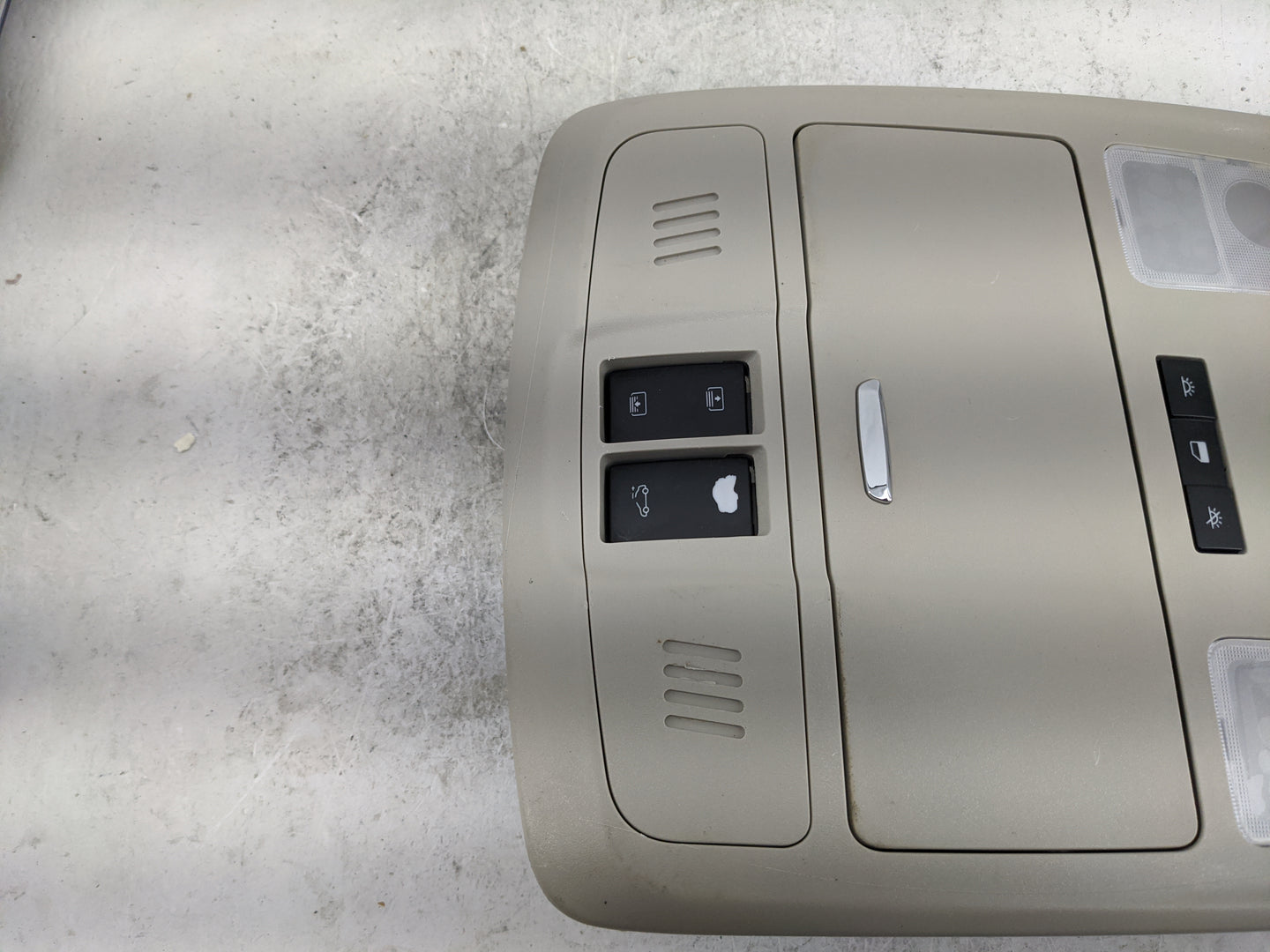 2019-2020 Buick Envision Overhead Console W/rear Climate Control Tan - Oemusedautoparts1.com
