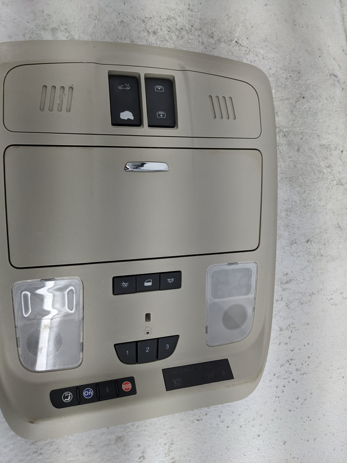 2019-2020 Buick Envision Overhead Console W/rear Climate Control Tan - Oemusedautoparts1.com